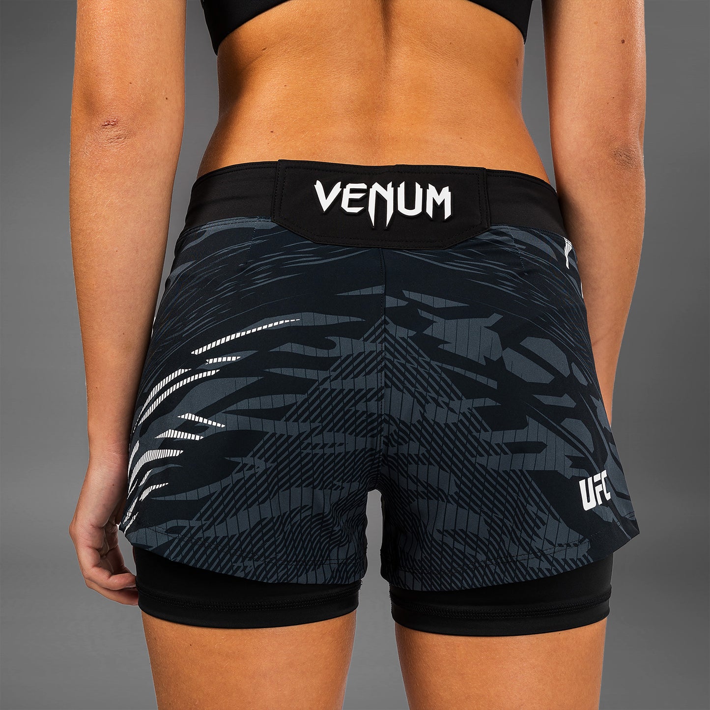 UFC Fusion by Venum 여성용 파이트 쇼츠 – 블랙