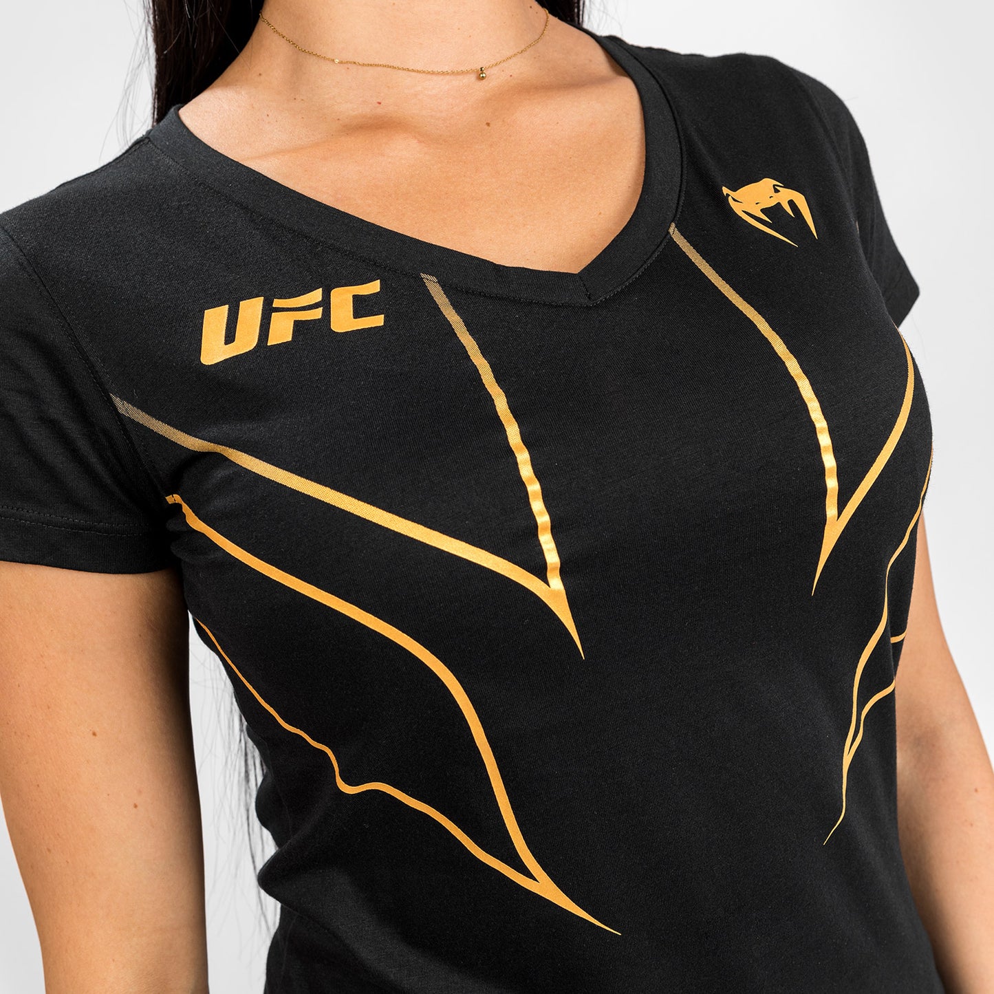 UFC Venum Fight Night 2.0 Replica 여성용 티셔츠 – 챔피언