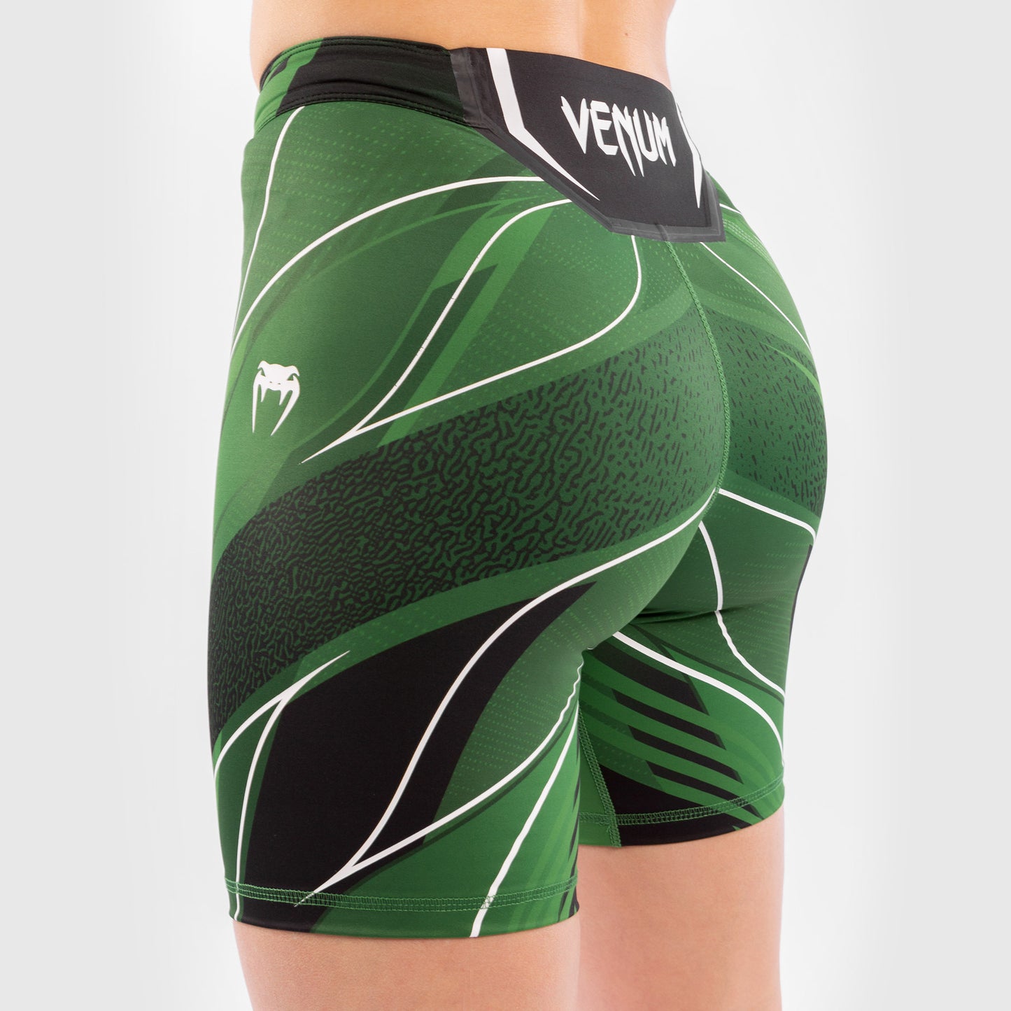 UFC Venum Authentic Fight Night 여성용 발리 투도 쇼츠 – 롱 핏 – 그린