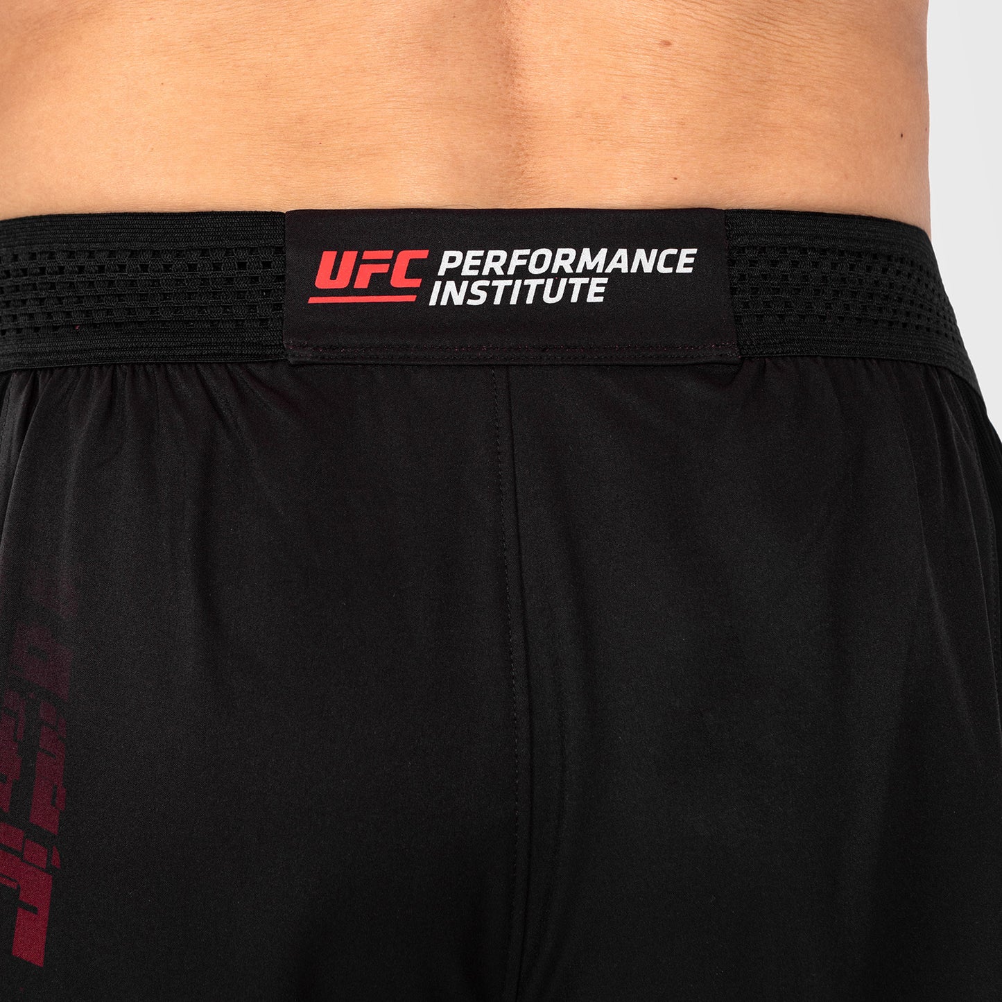 UFC Venum Performance Institute 2.0 남성용 퍼포먼스 쇼츠 – 블랙/레드