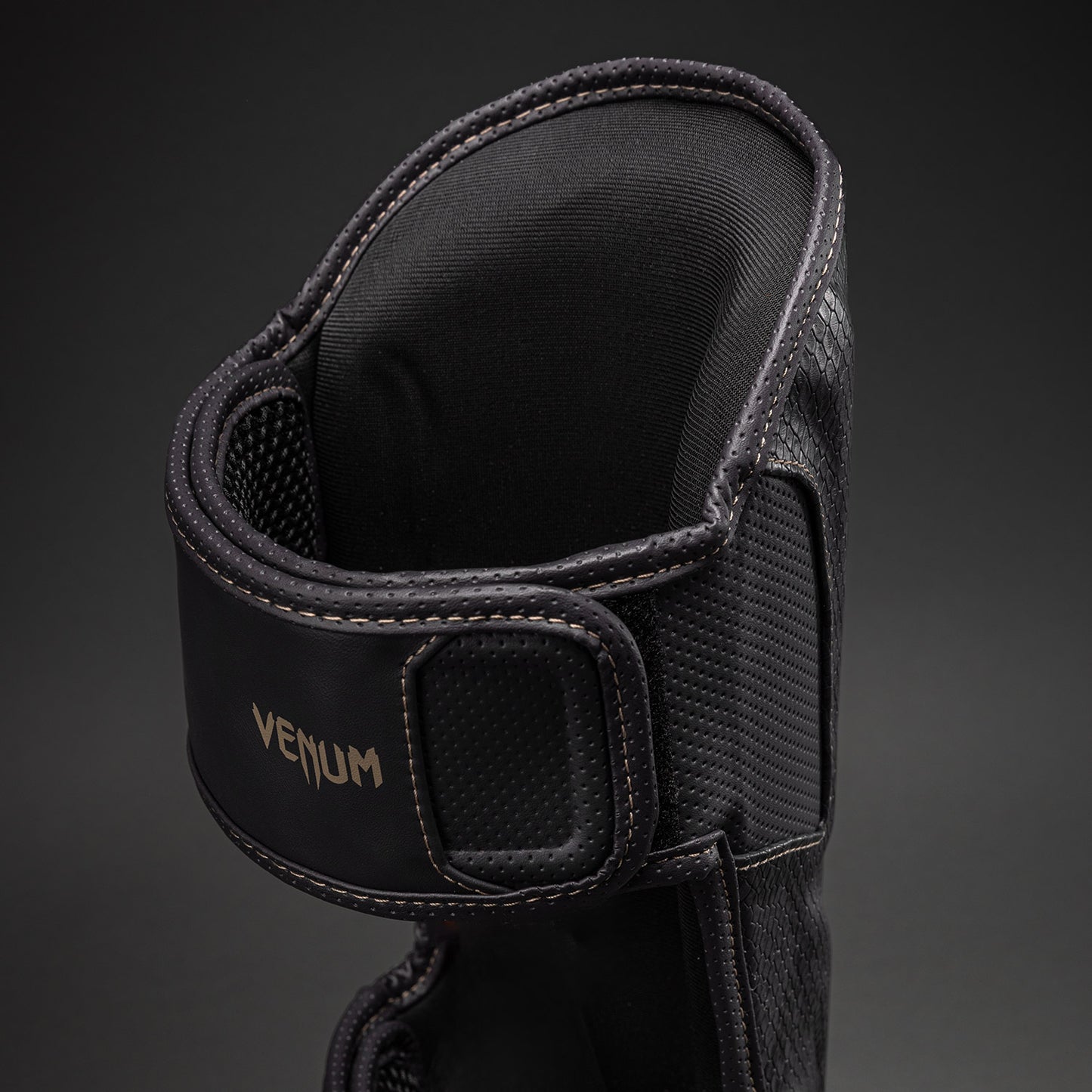 Venum Impact Evo Scales 정강이 보호대 – 다크 그레이