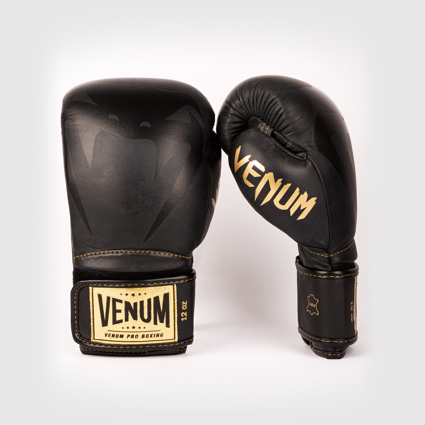 Venum Giant 2.0 프로 복싱 글러브 벨크로 – 블랙/블랙-골드