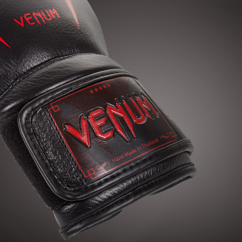 Venum Giant 3.0 복싱 글러브 – 나파 가죽 블랙 데빌
