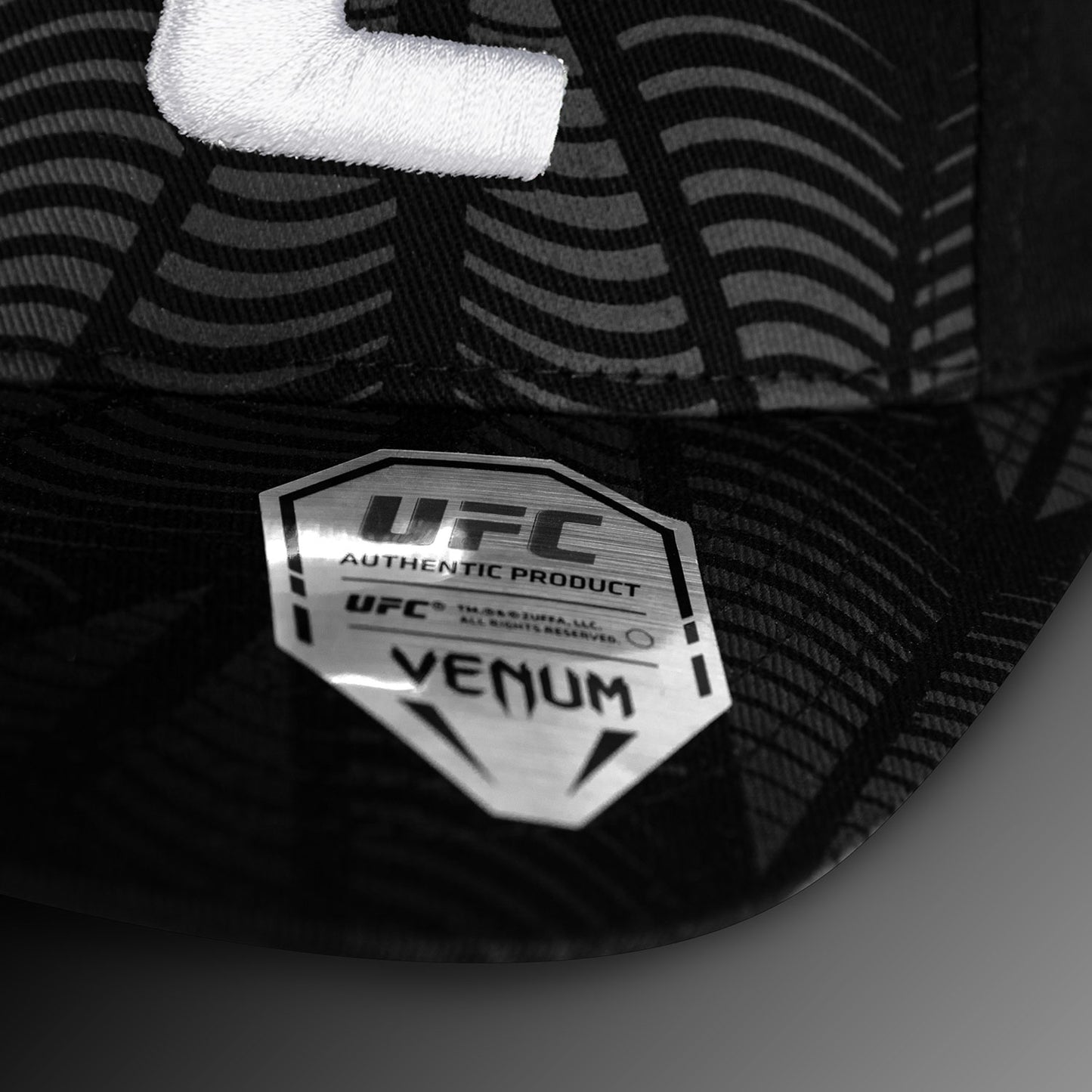 UFC Zenith by Venum 어센틱 파이트 나이트 캡 – 블랙/화이트/오렌지