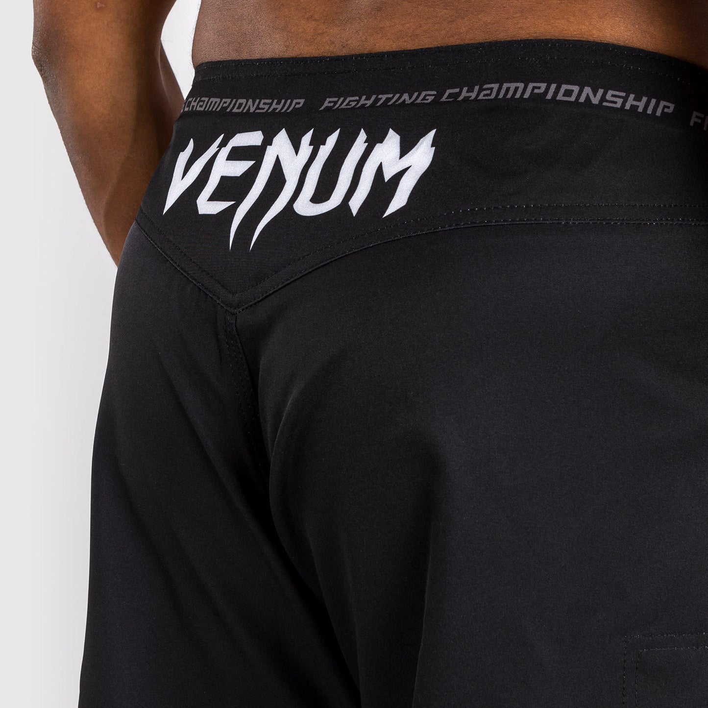 Venum x Ares 파이트 쇼츠 – 블랙