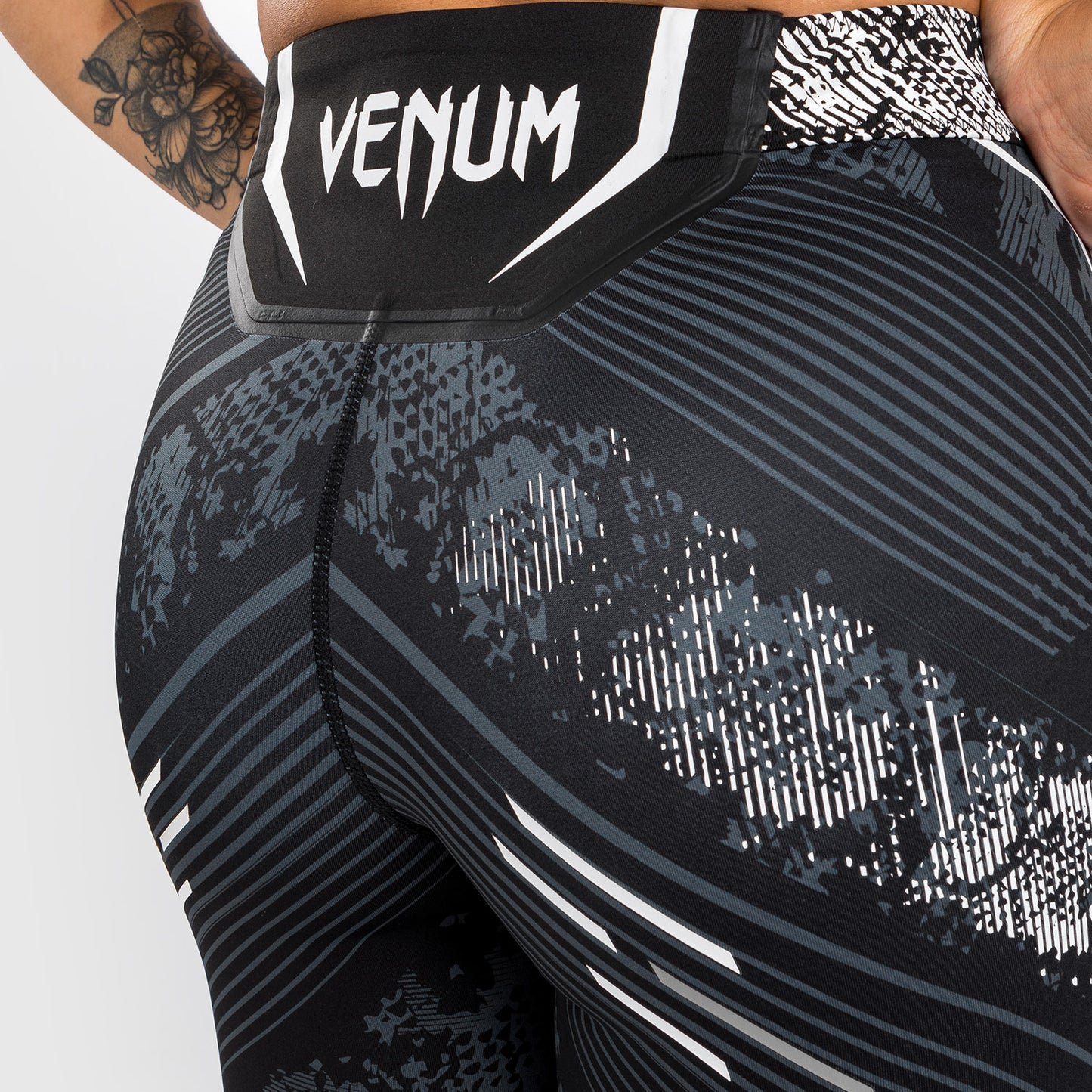 UFC Adrenaline by Venum 여성용 발리 투도 쇼츠 – 롱 핏 – 블랙