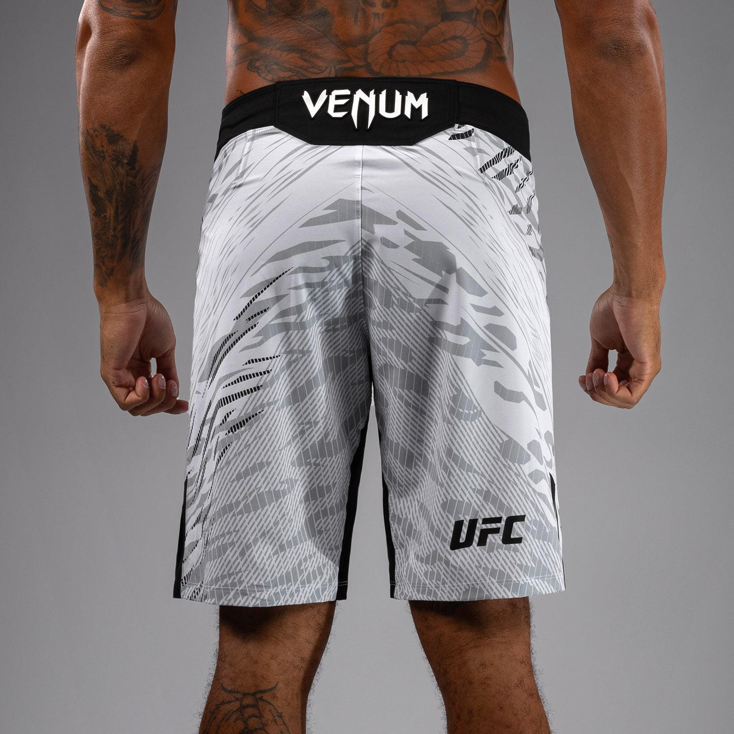 UFC Fusion by Venum Authentic Fight Night 남성용 파이트 쇼츠 – 롱 핏 – 화이트