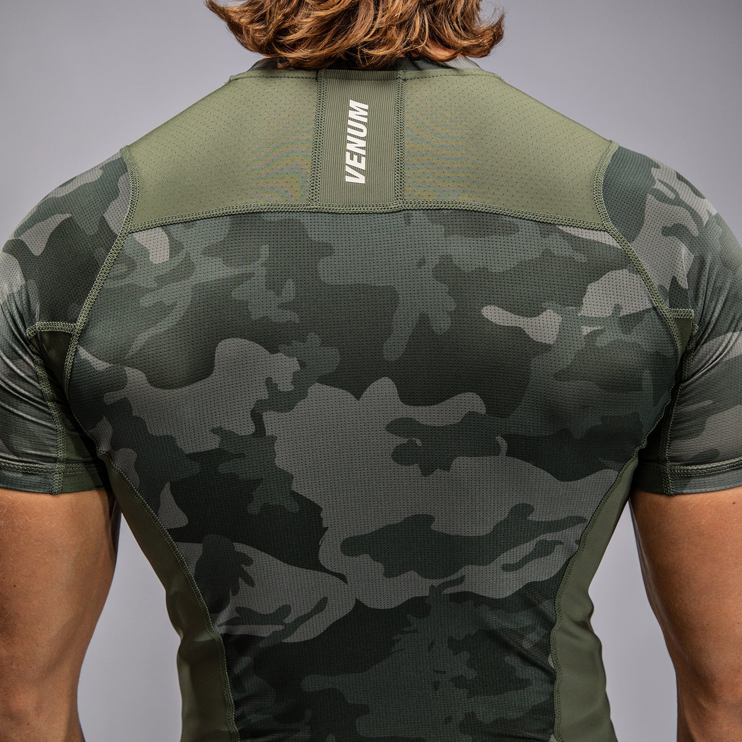 Venum G-Fit Air 남성용 반팔 래쉬가드 – 아미 카모