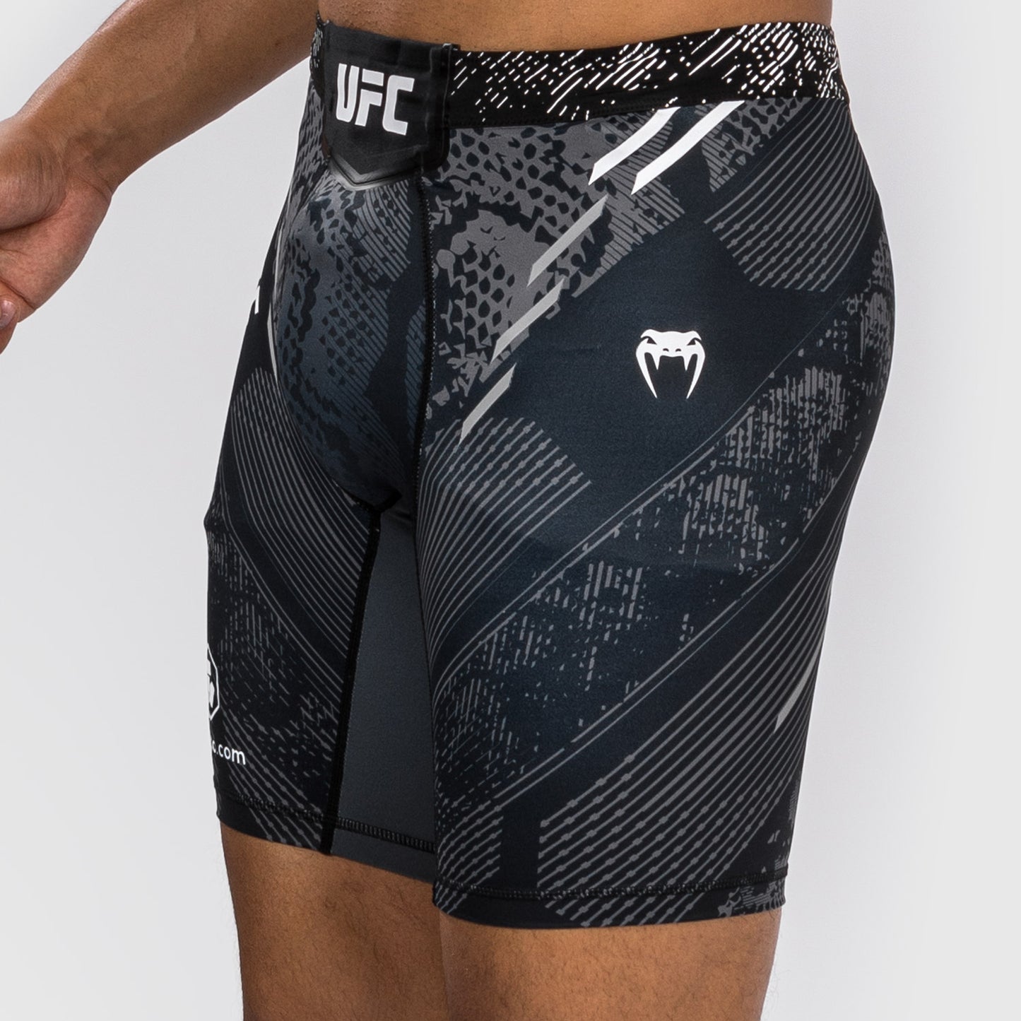 UFC Adrenaline by Venum 남성용 발리 투도 쇼츠 – 블랙