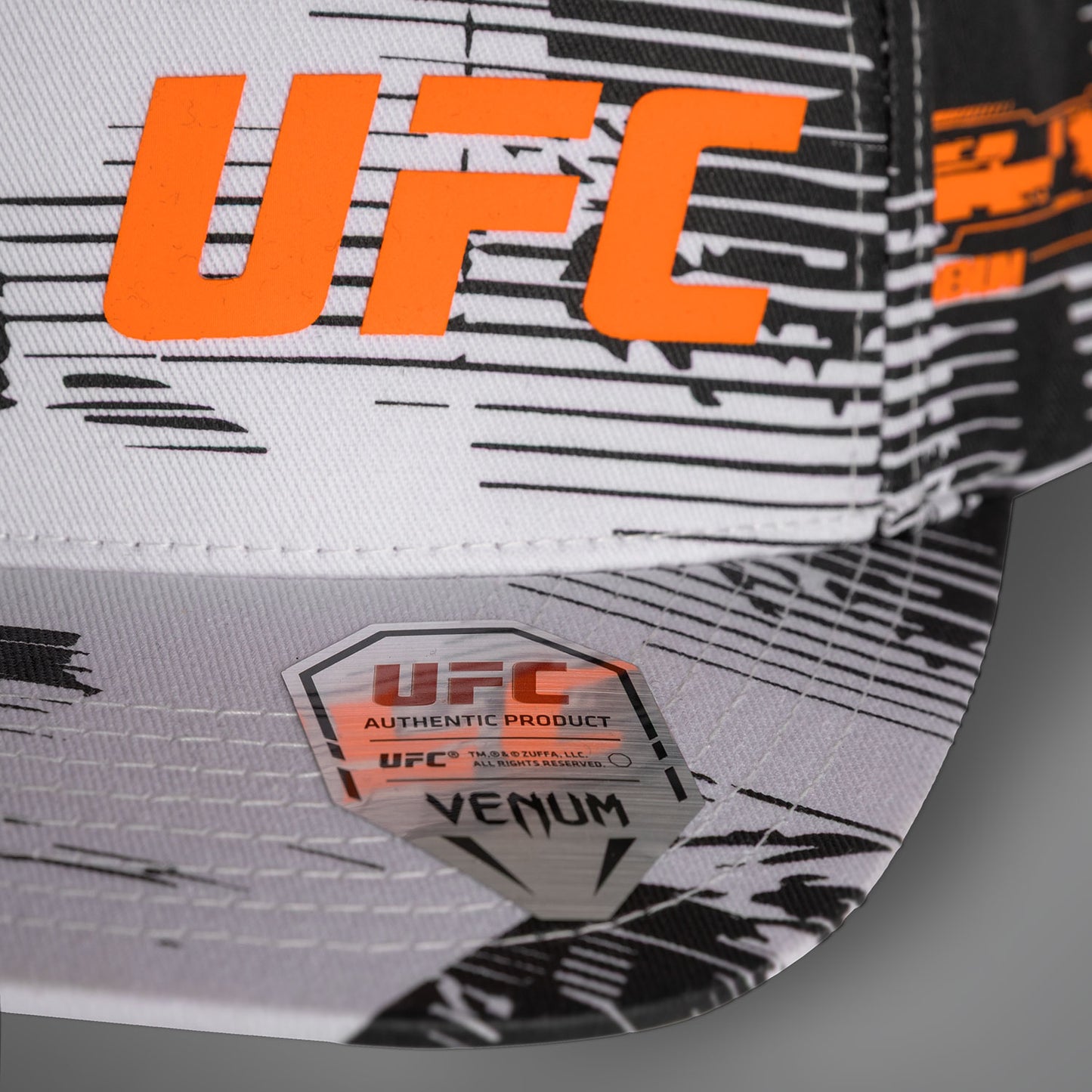 UFC Zenith by Venum 화이트 어센틱 파이트 위크 트러커 모자