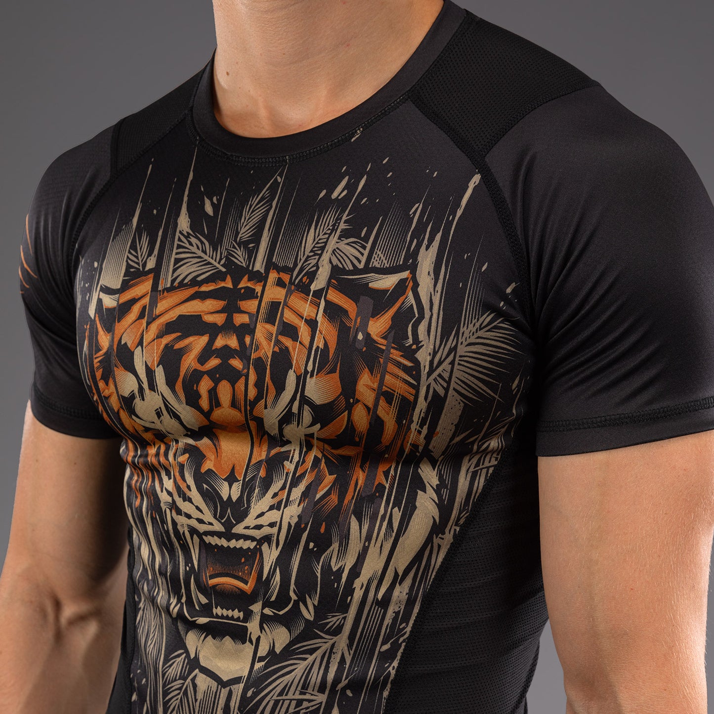 Venum Tiger 남성용 반팔 래쉬가드 – 블랙/네온 오렌지