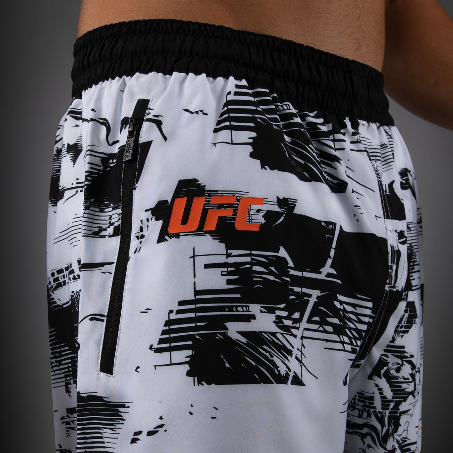 남성용 UFC Zenith by Venum 화이트 어센틱 파이트 위크 퍼포먼스 쇼츠