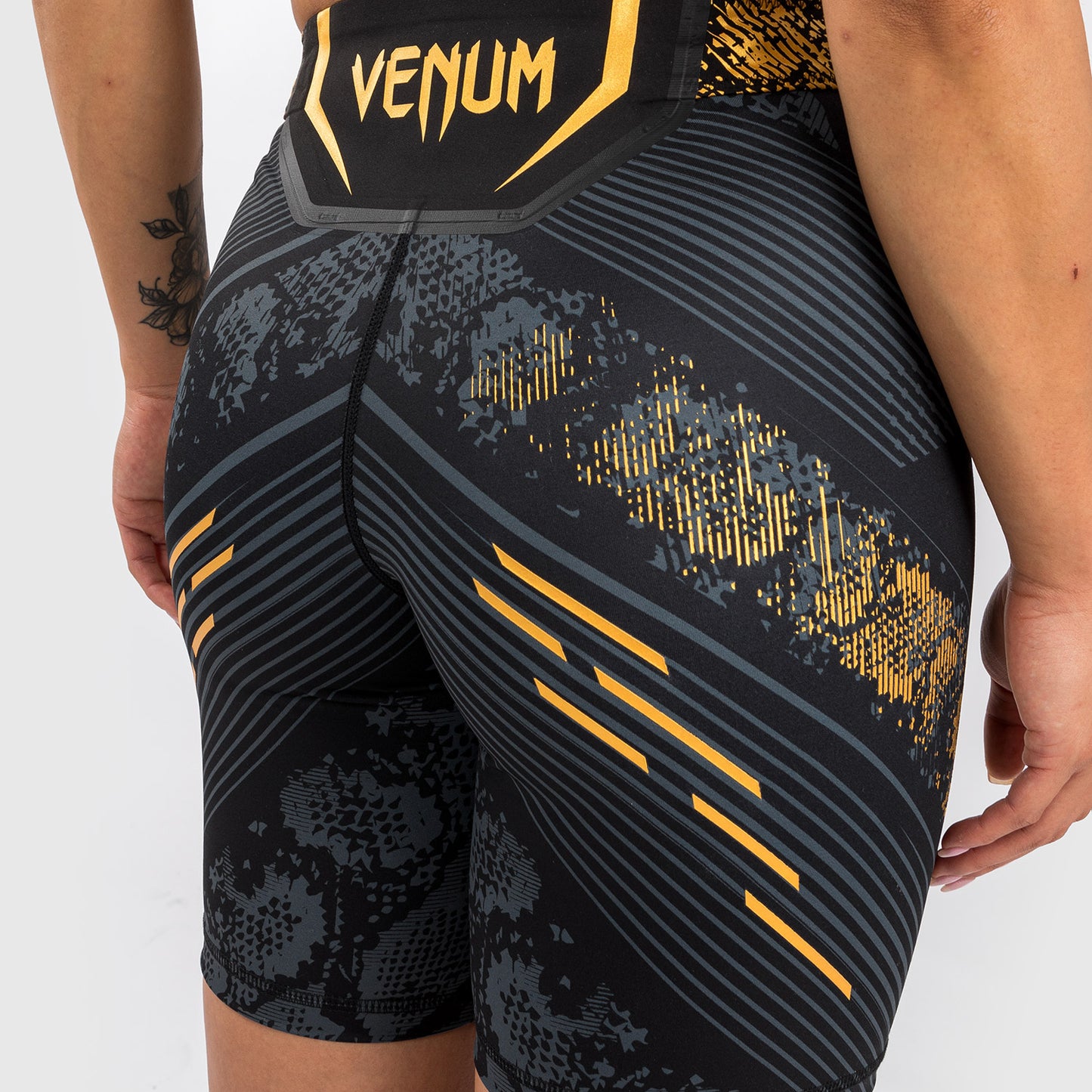 UFC Adrenaline by Venum Authentic Fight Night 여성용 발리 투도 쇼츠 – 롱 핏 – 챔피언