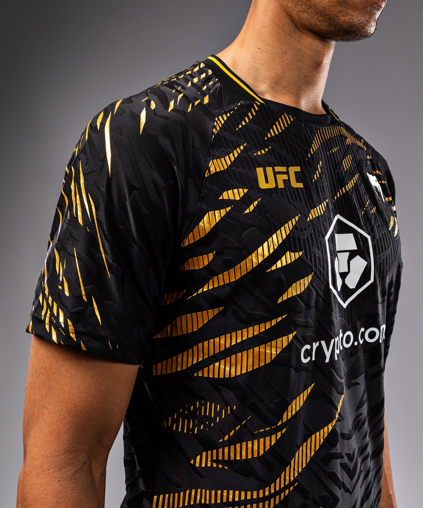 UFC Fusion by Venum Authentic Fight Night 남성용 워크아웃 저지 – 챔피언