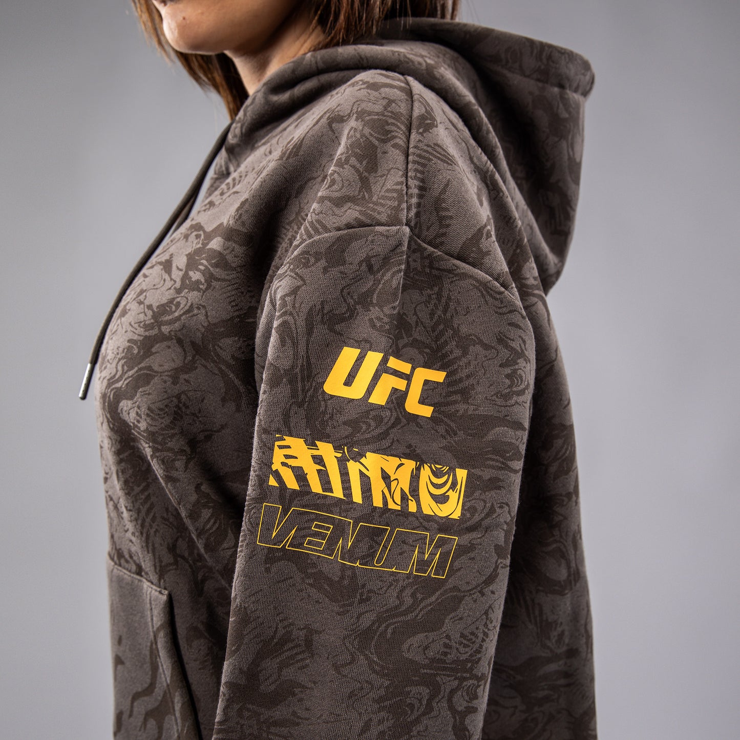 UFC Fusion by Venum Fight Week 여성용 풀오버 후디 – 어던 브라운