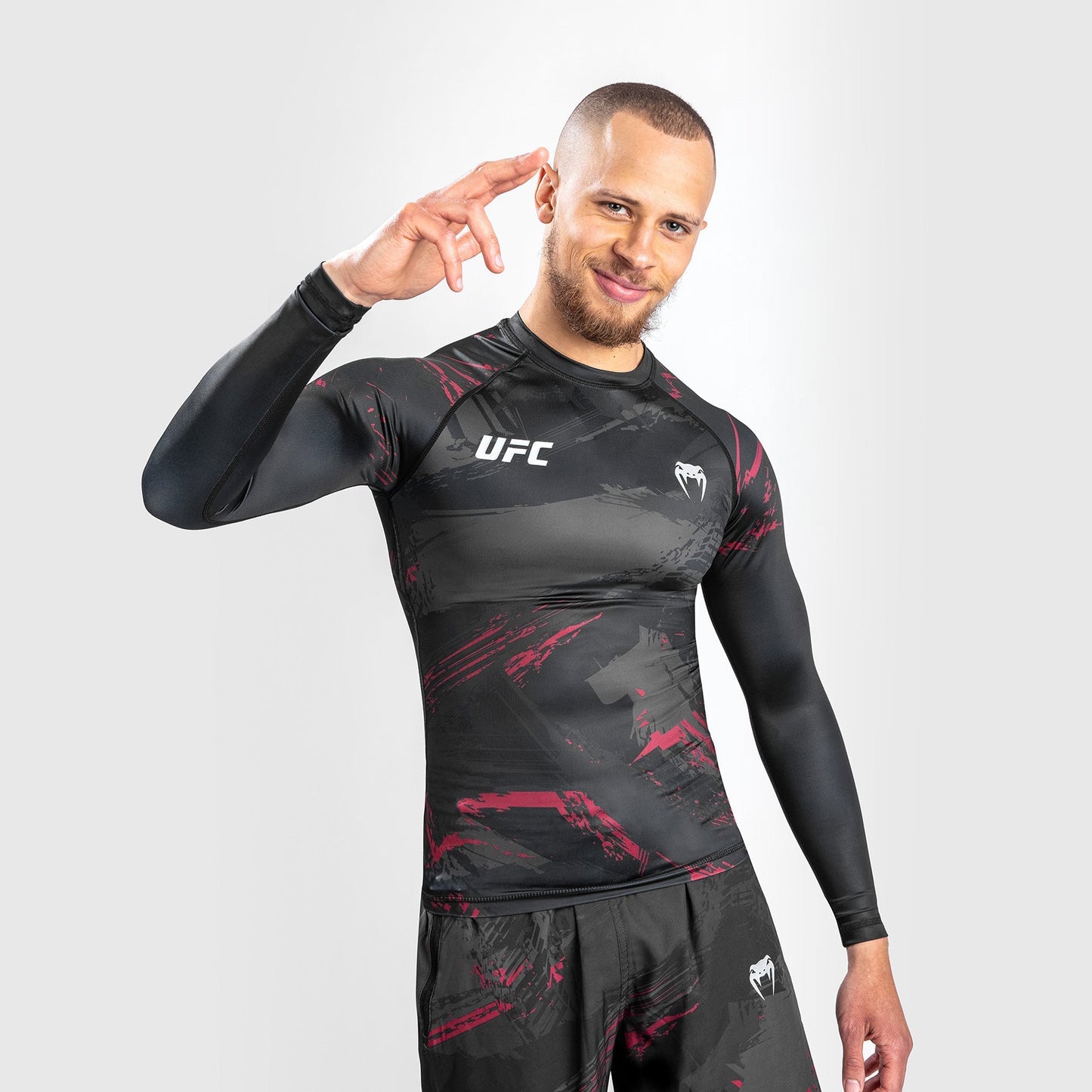 UFC Venum Authentic Fight Week 남성용 2.0 퍼포먼스 긴팔 래쉬가드 – 블랙/레드
