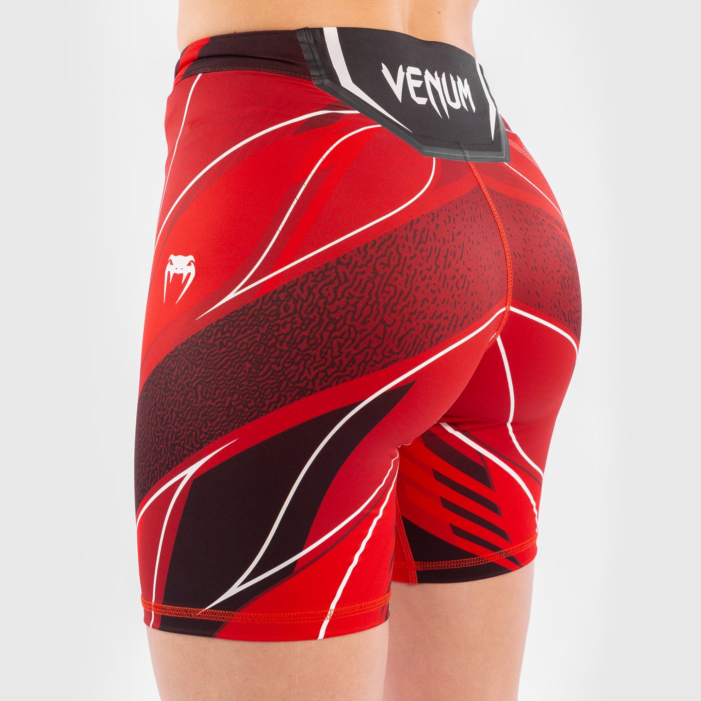 UFC Venum Authentic Fight Night 여성용 발리 투도 쇼츠 – 롱 핏 – 레드