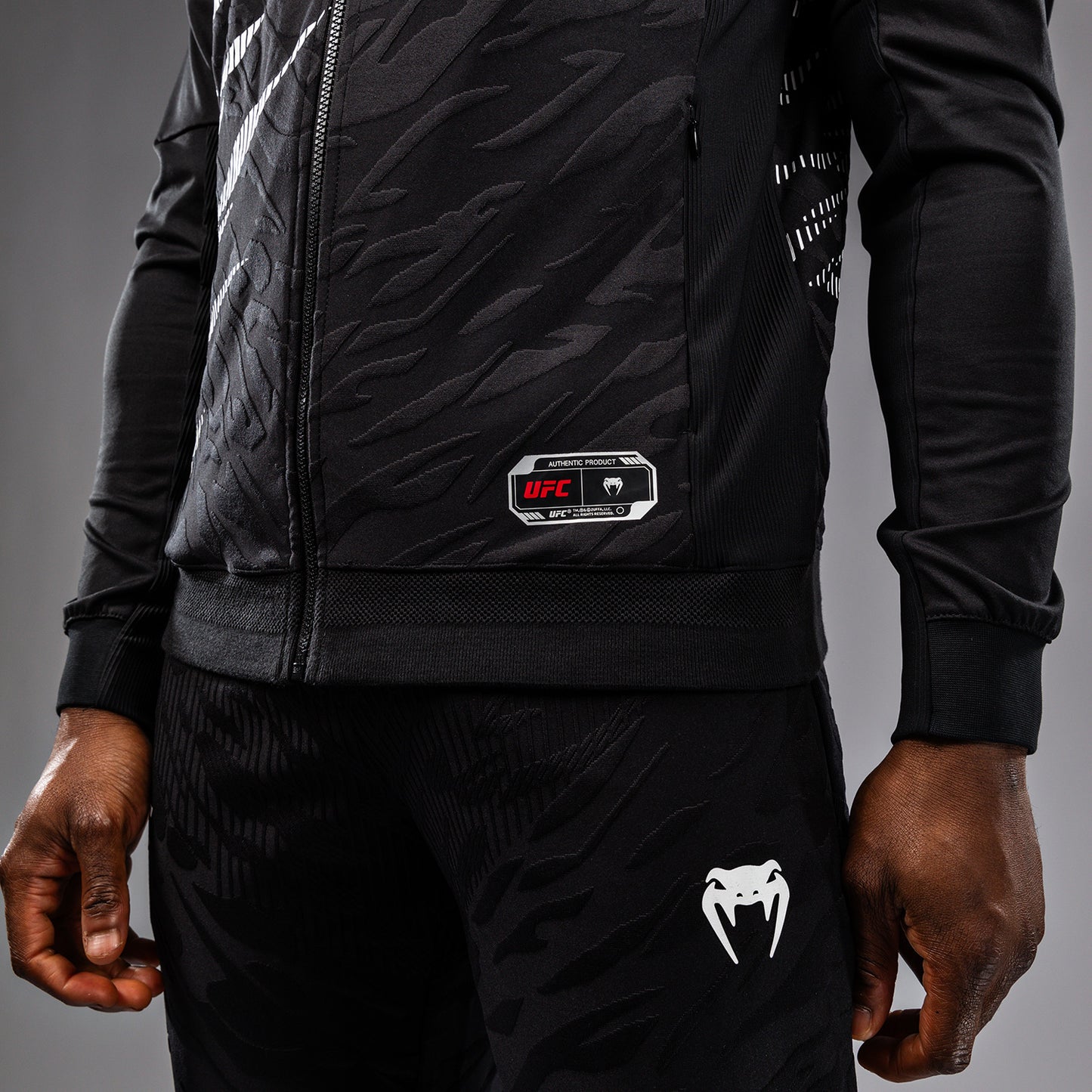 UFC Fusion by Venum Authentic Fight Night 남성용 워크아웃 후디 – 블랙