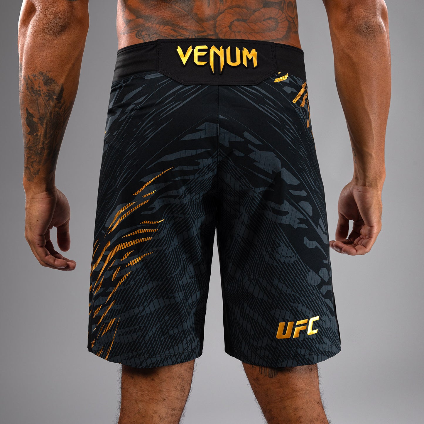 UFC Fusion by Venum Authentic Fight Night 남성용 파이트 쇼츠 – 롱 핏 – 챔피언