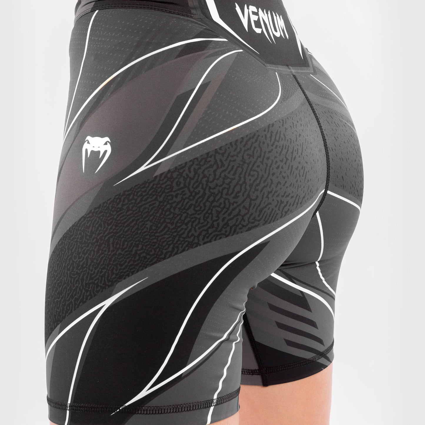 UFC Venum Authentic Fight Night 여성용 발리 투도 쇼츠 – 롱 핏 – 블랙