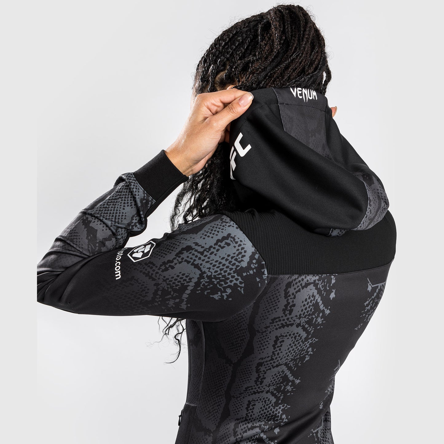 UFC Adrenaline by Venum Authentic Fight Night 여성용 워크아웃 후디 – 블랙