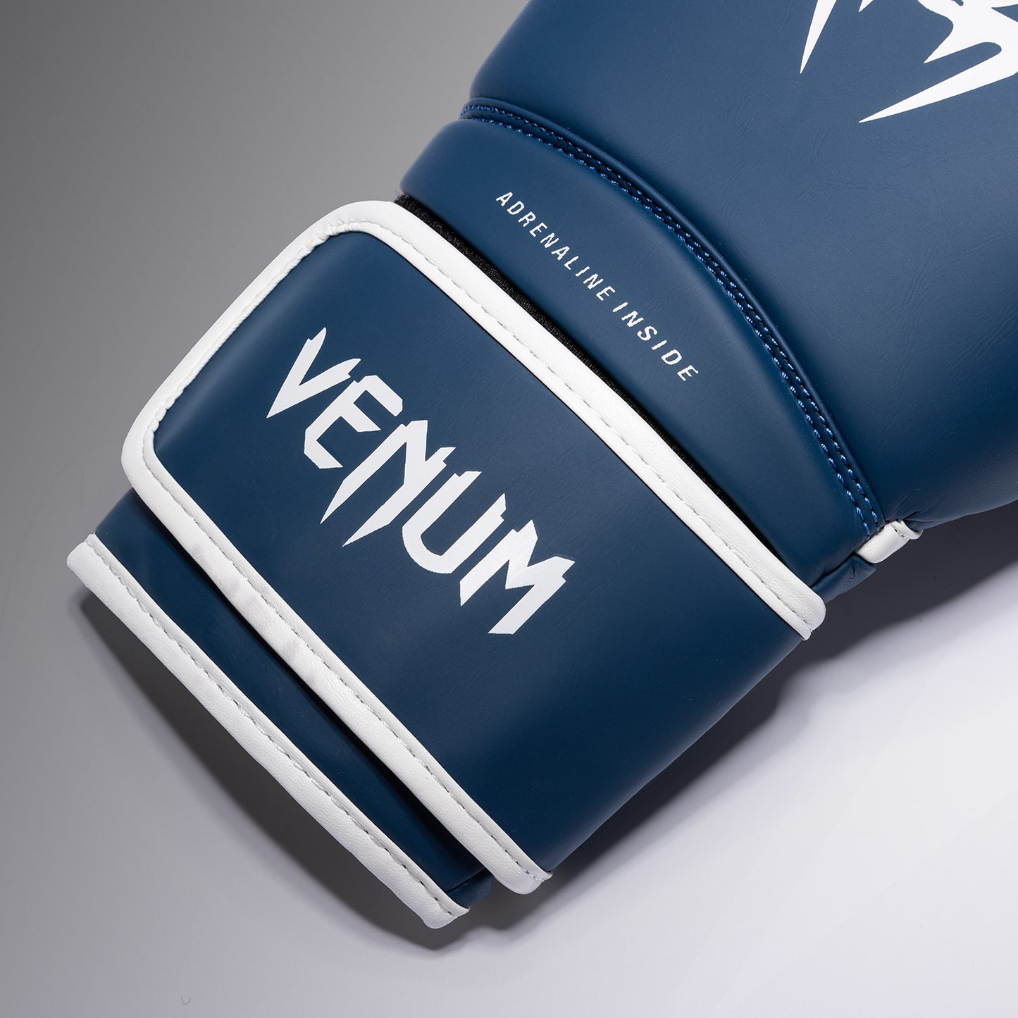 Venum Contender 1.5 복싱 글러브 – 코발트 블루/화이트