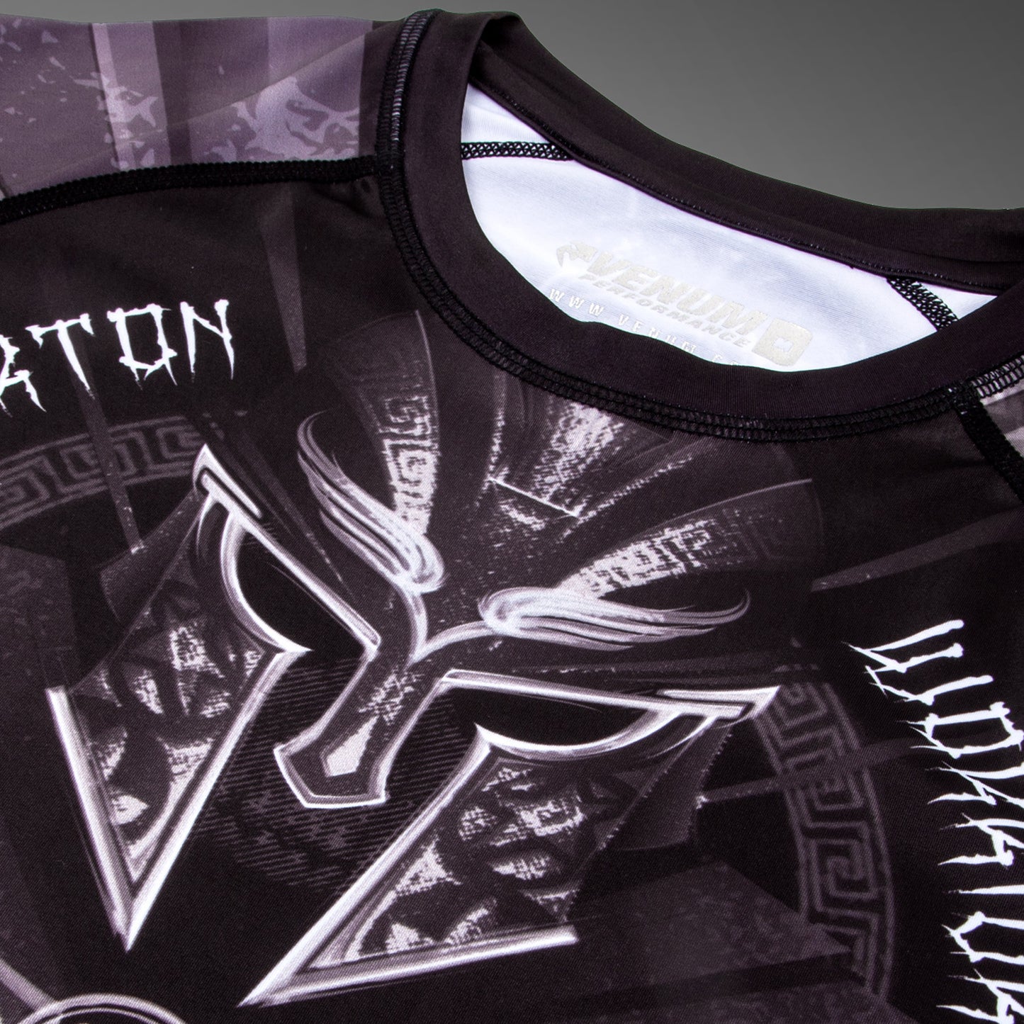 Venum Gladiator 3.0 래쉬가드 – 긴팔 – 블랙/화이트