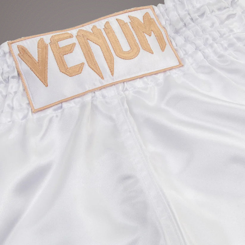 Venum Classic 무에타이 쇼츠 – 화이트/골드