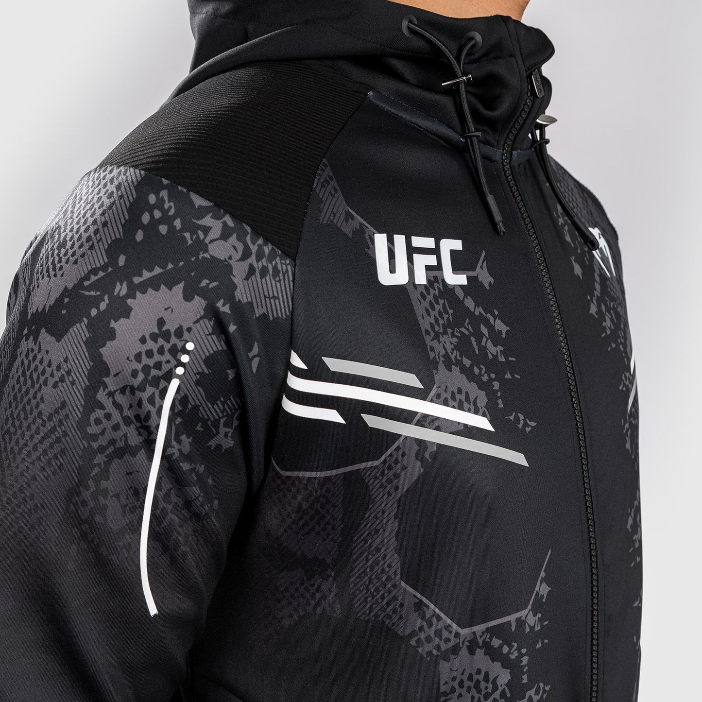 UFC Adrenaline by Venum Authentic Fight Night 남성용 워크아웃 후디 – 블랙