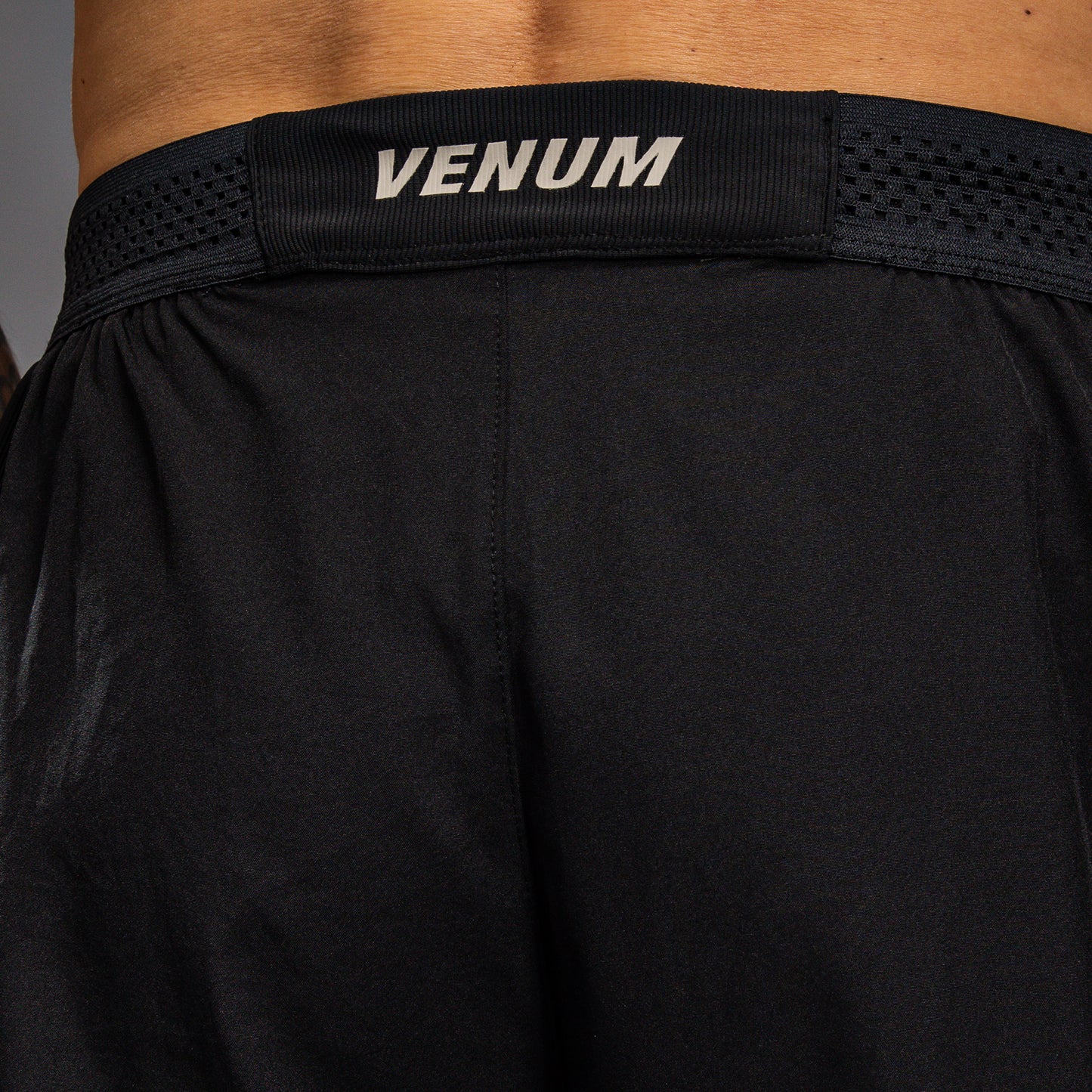 Venum G-Fit Air 남성용 트레이닝 쇼츠 – 딥 블랙/데저트 샌드