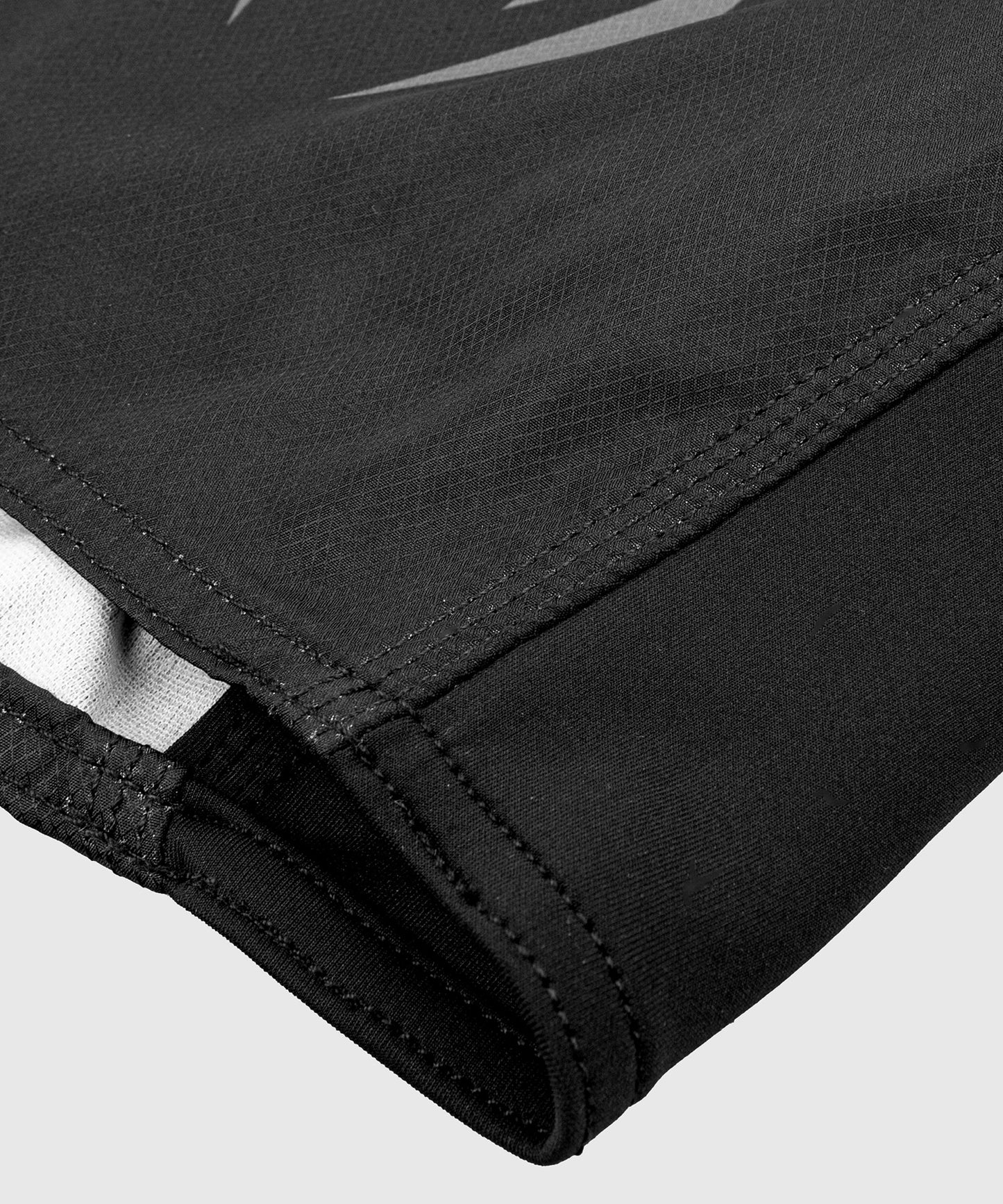 Venum Light 3.0 Fightshorts - Black/Gold
