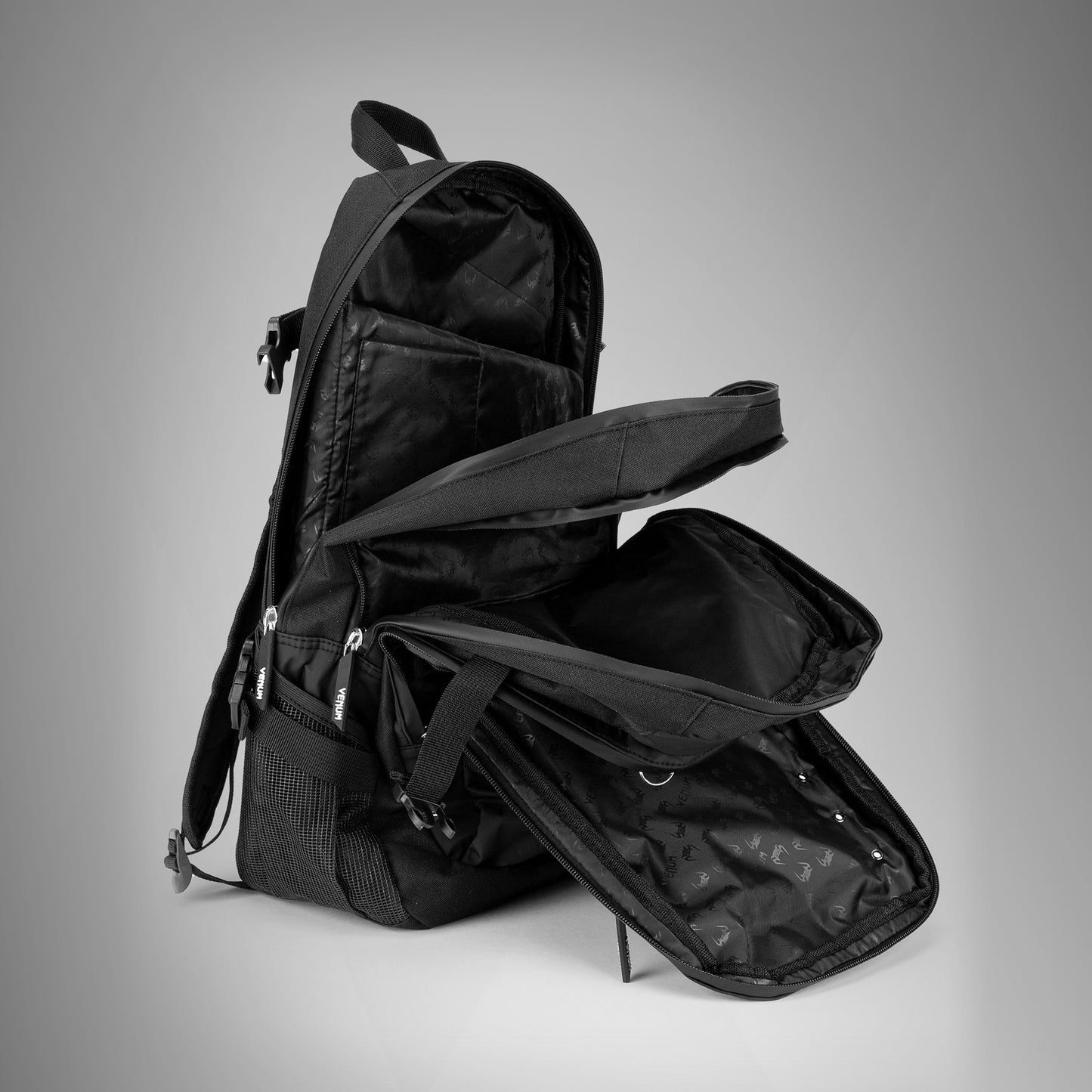Venum Challenger Pro Evo 백팩 (20-25L) – 블랙/화이트