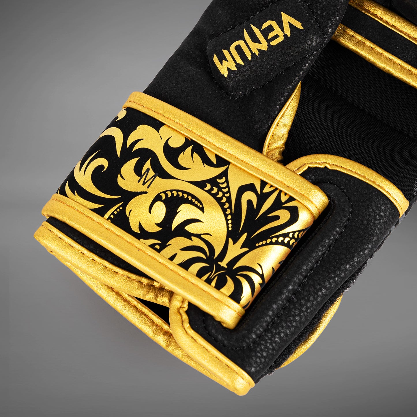 Venum x Topuria Unmatched Edition MMA 스파링 글러브 – 블랙/골드