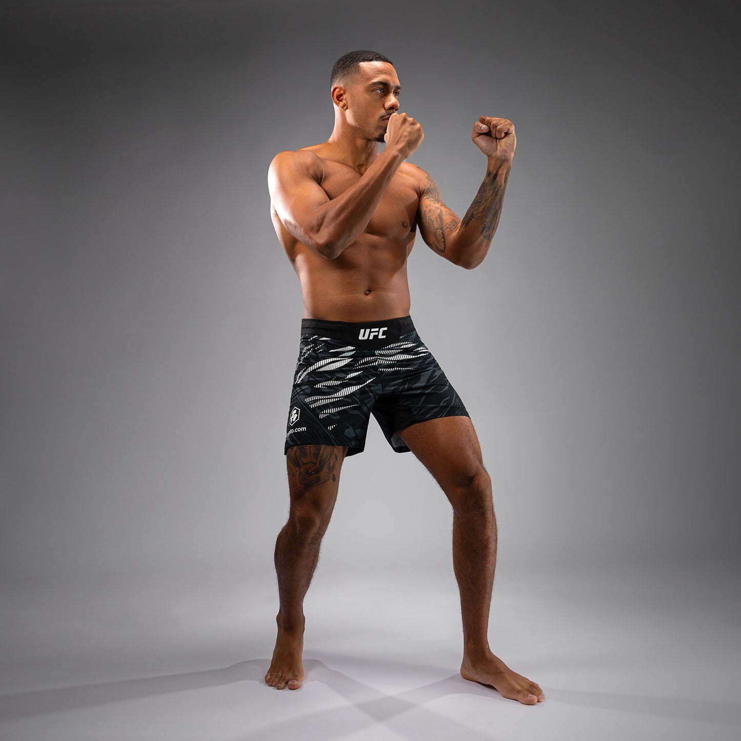 UFC Fusion by Venum Authentic Fight Night 남성용 파이트 쇼츠 – 숏 핏 – 블랙