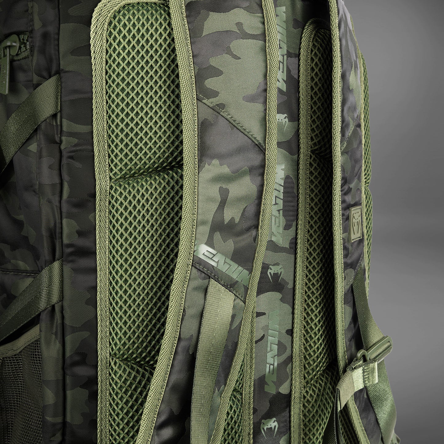 Venum Challenger Xtrem 백팩 (50-63L) – 카키/카모