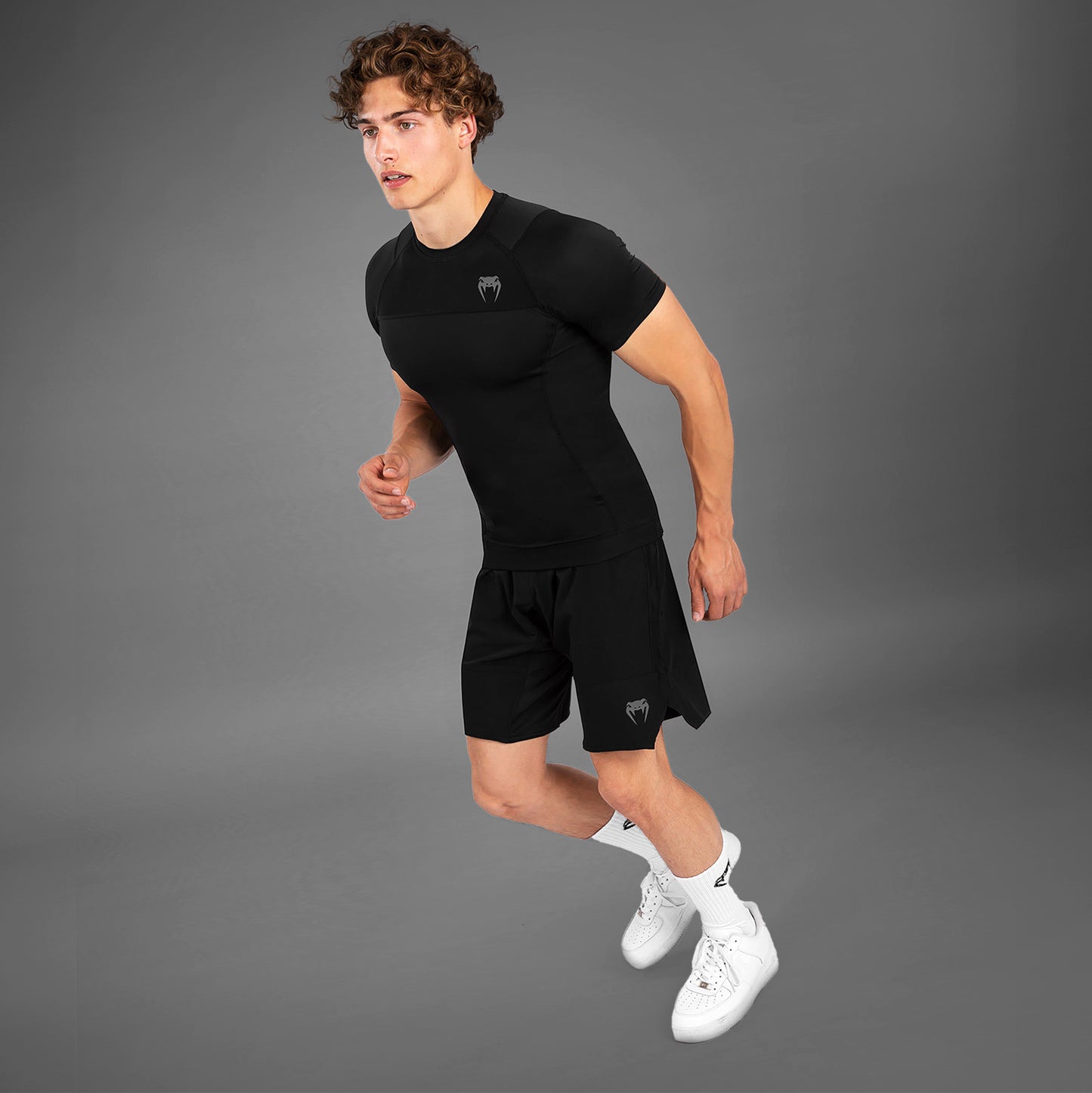 Venum G-Fit Air 래쉬가드 반팔 – 블랙