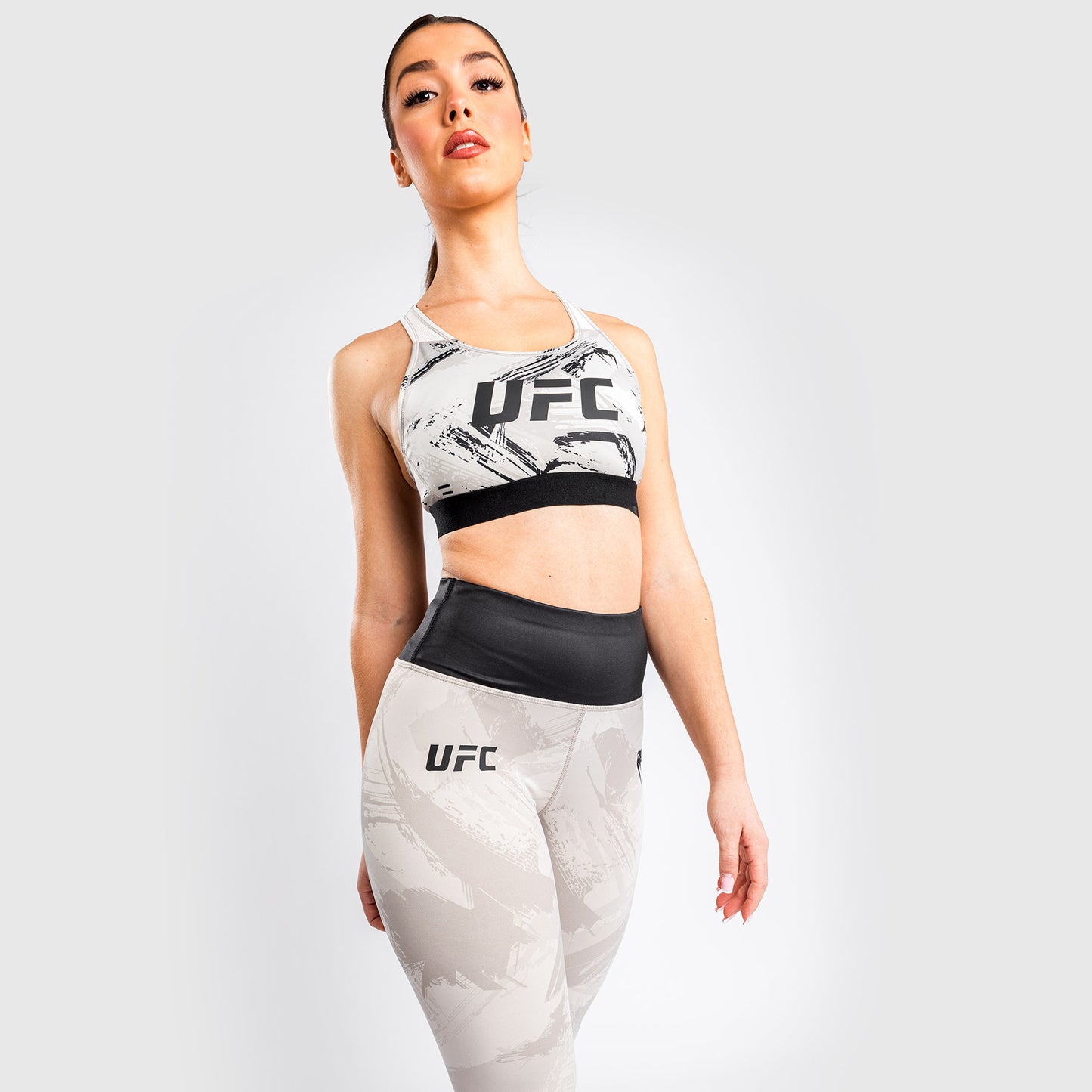 Venum UFC Authentic Fight Week 2.0 여성용 스포츠 브라 - 샌드/블랙