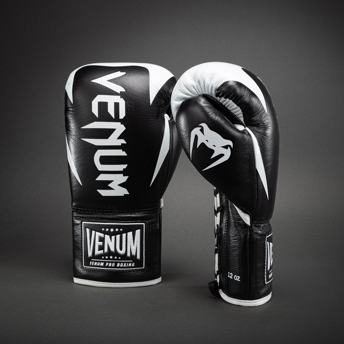 Venum Hammer Pro 복싱 글러브 위드 레이스 – 블랙/화이트