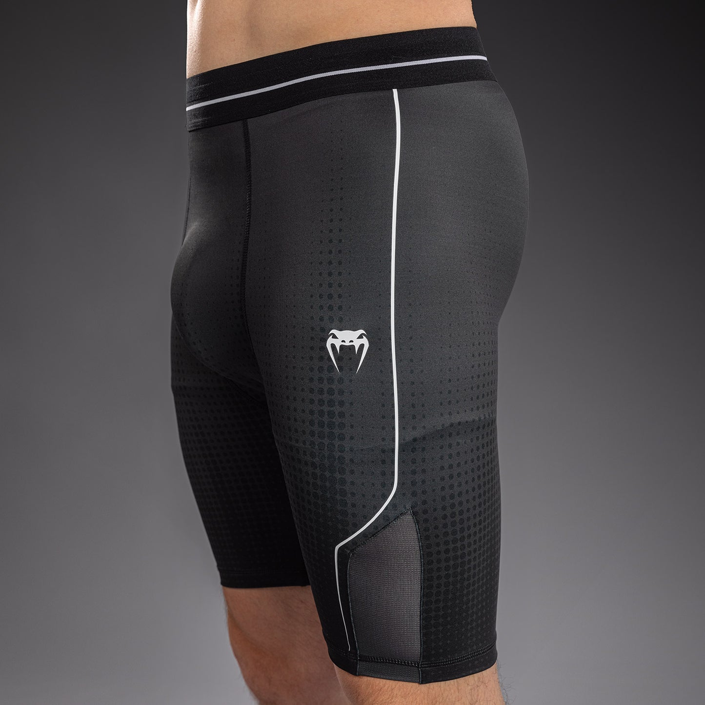 Venum Stealth Vale Tudo 쇼츠 – 블랙/화이트