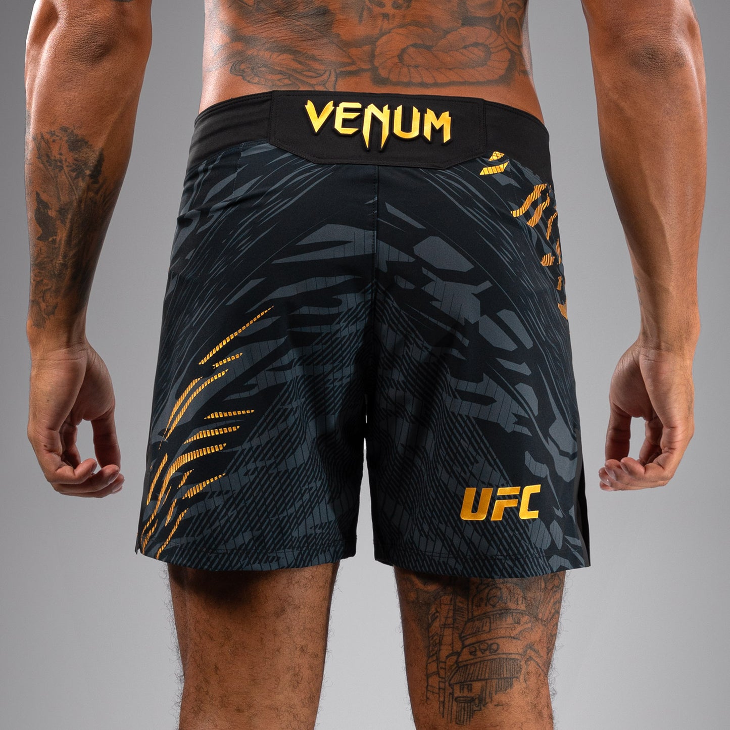 UFC Fusion by Venum Authentic Fight Night 남성용 파이트 쇼츠 – 숏 핏 – 챔피언