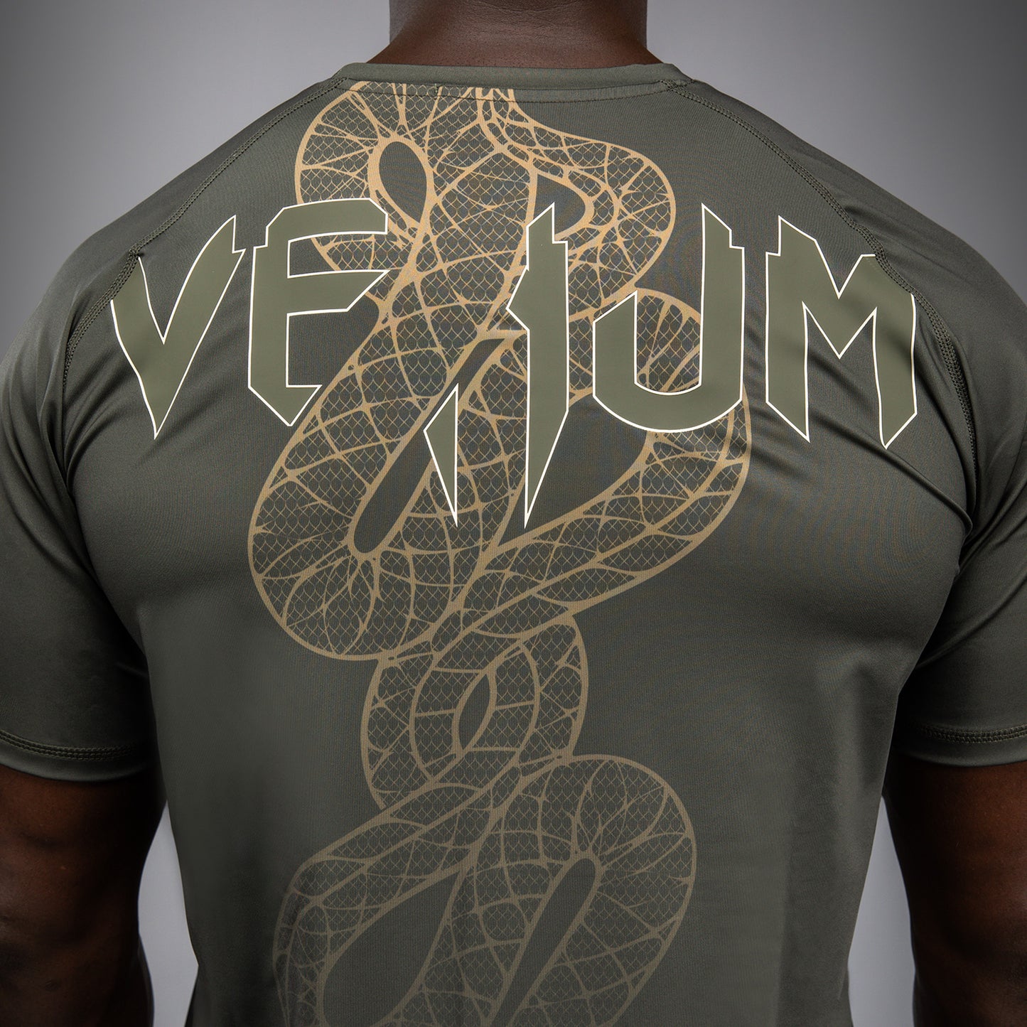 Venum Serpenti 드라이 테크 티셔츠 – 카키/브론즈/아이보리