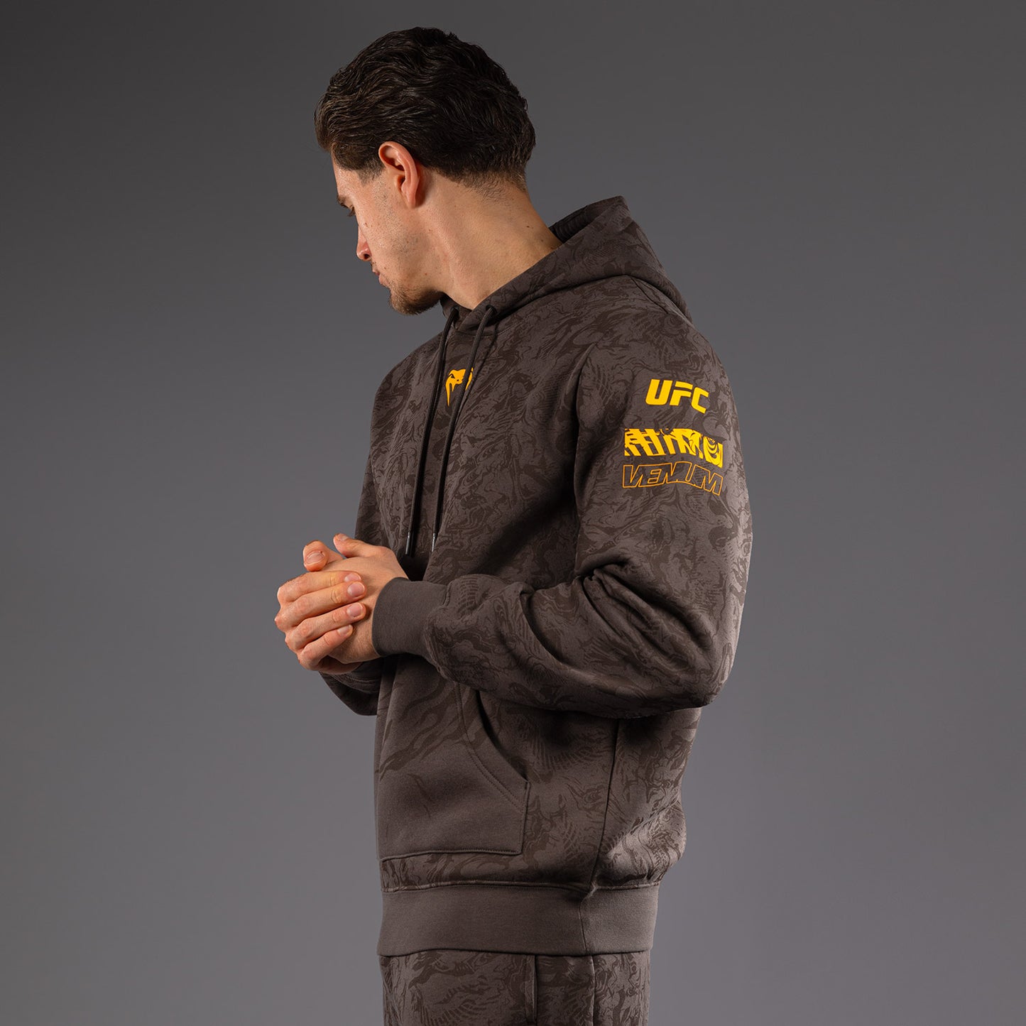 UFC Fusion by Venum Fight Week 남성용 풀오버 후디 – 어던 브라운