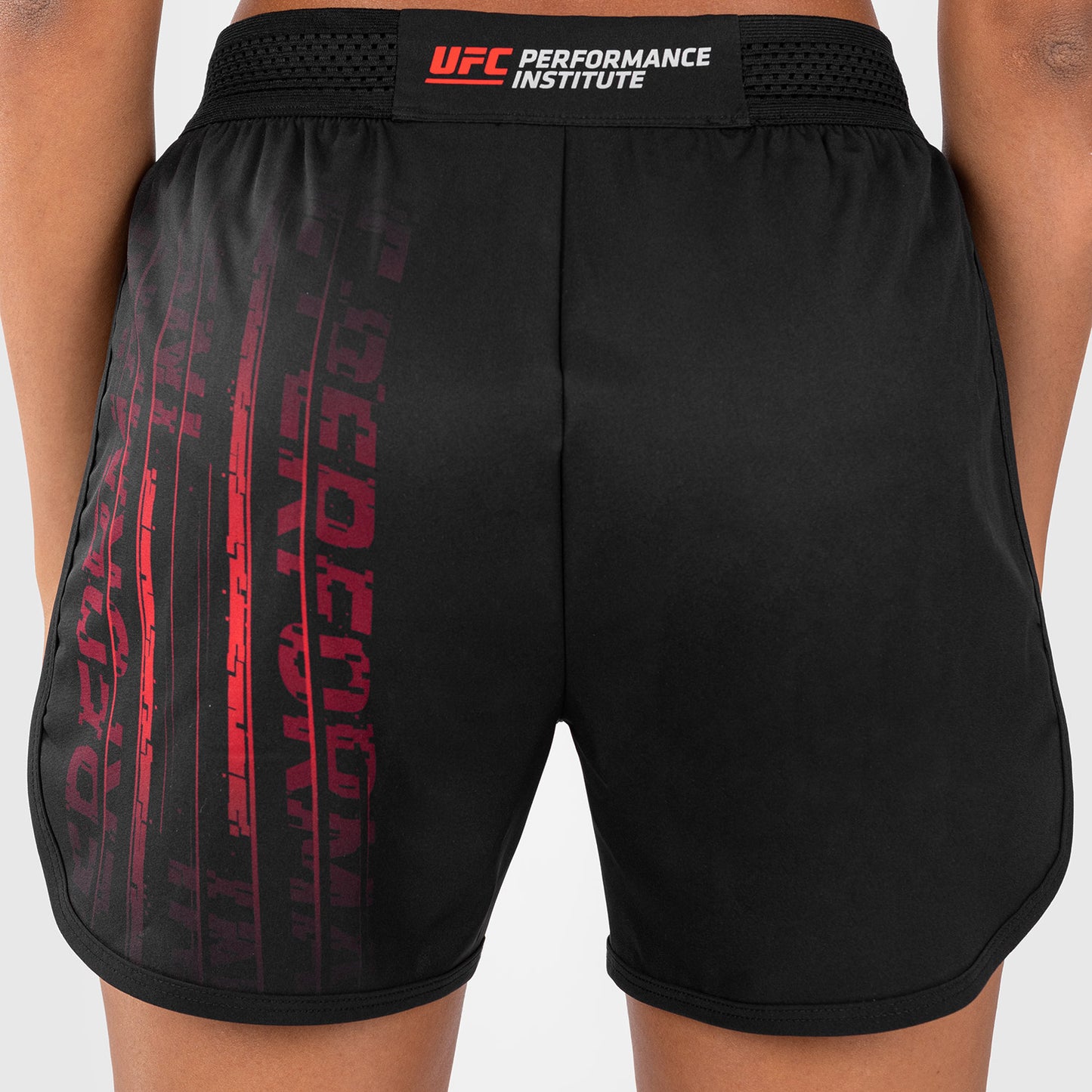 UFC Venum Performance Institute 2.0 여성용 퍼포먼스 쇼츠 – 블랙/레드