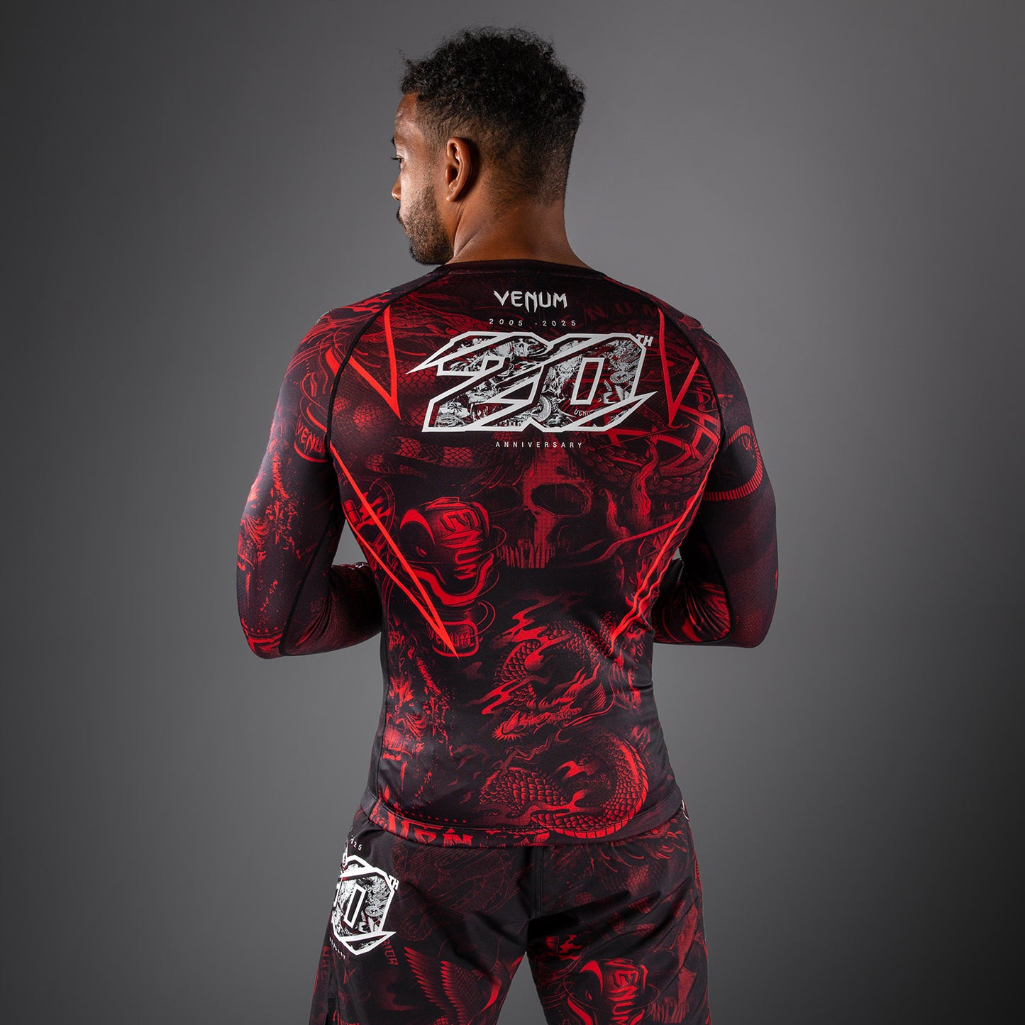 Venum 20th Anniversary 긴팔 래쉬가드 – 블랙/레드