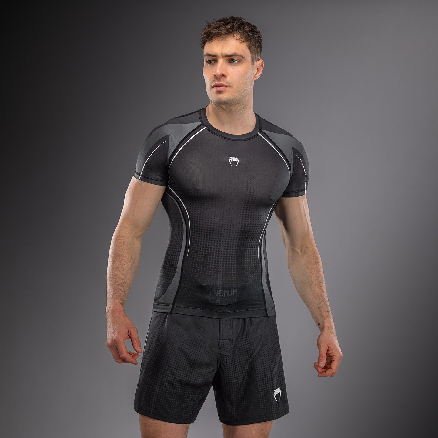 Venum Stealth 스텔스 반팔 래쉬가드 – 블랙/화이트