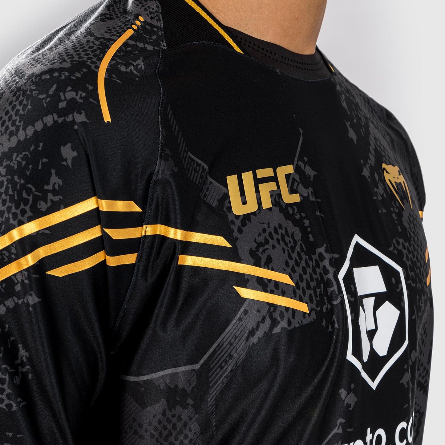 UFC Adrenaline by Venum Authentic Fight Night 남성용 워크아웃 저지 – 챔피언