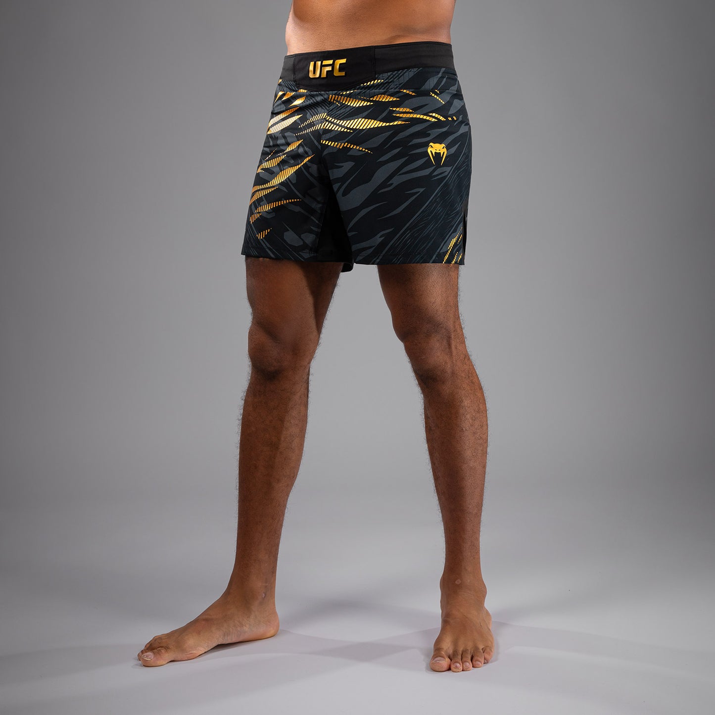 UFC Fusion by Venum Authentic Fight Night 남성용 파이트 쇼츠 – 숏 핏 – 챔피언