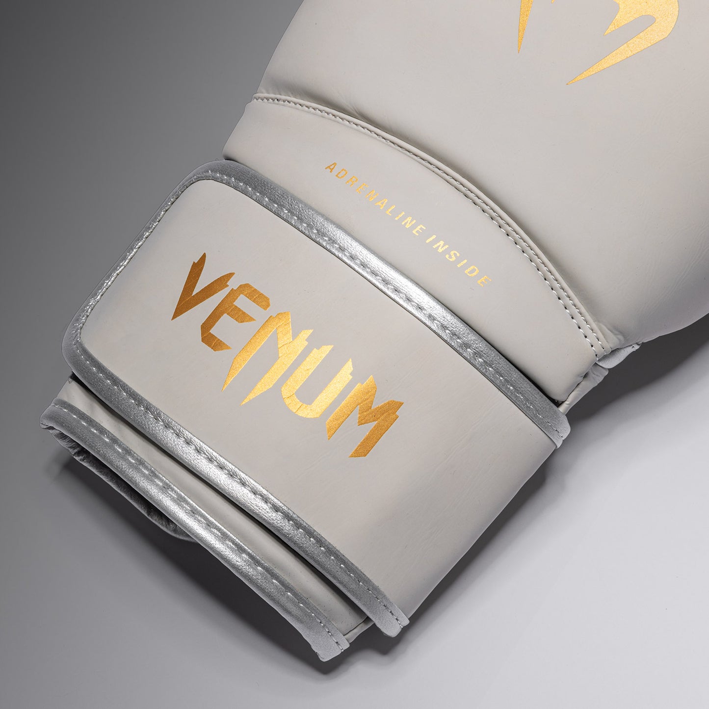 Venum Contender 1.5 복싱 글러브 – 아이보리/골드