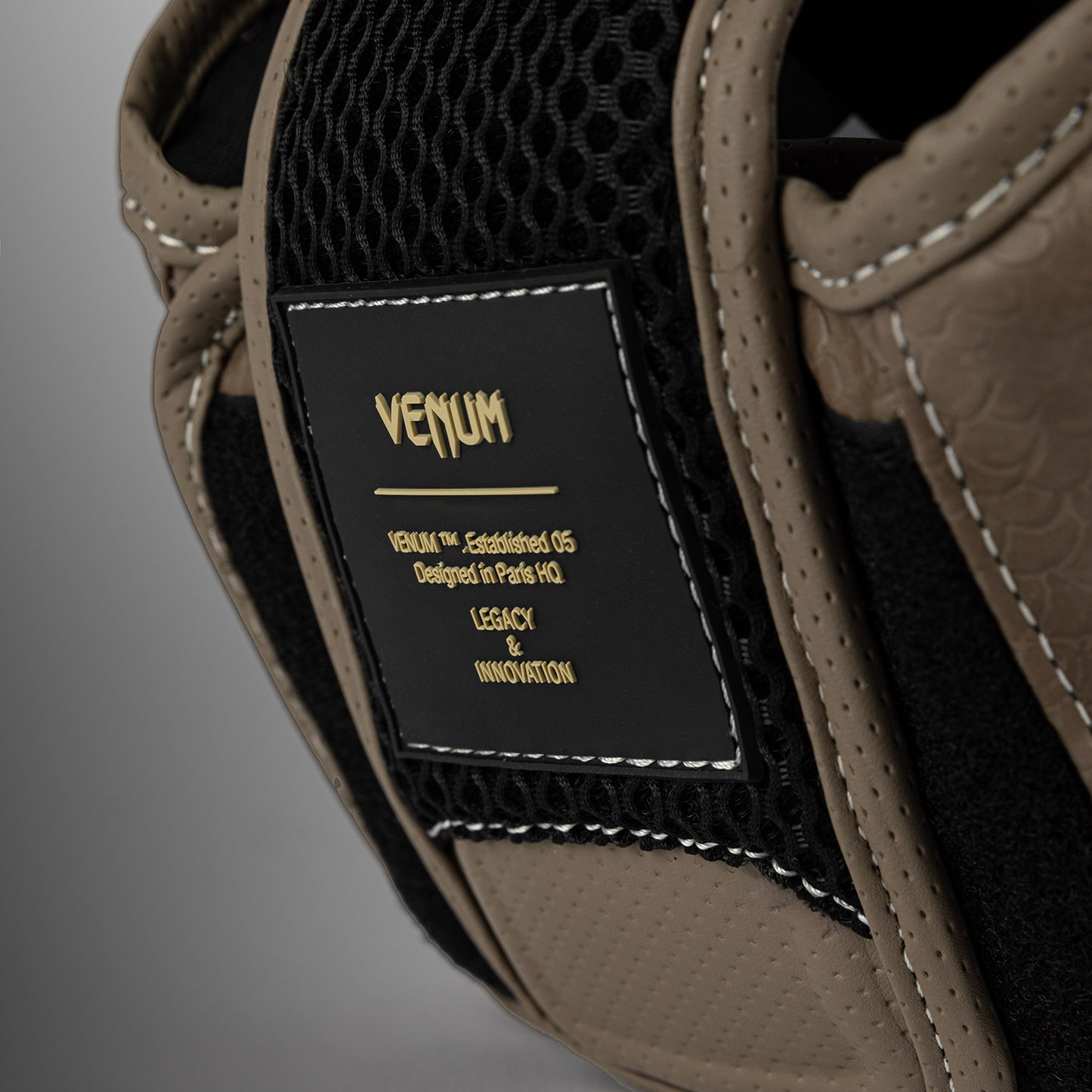Venum Impact Evo Scales 헤드기어 – 브라운