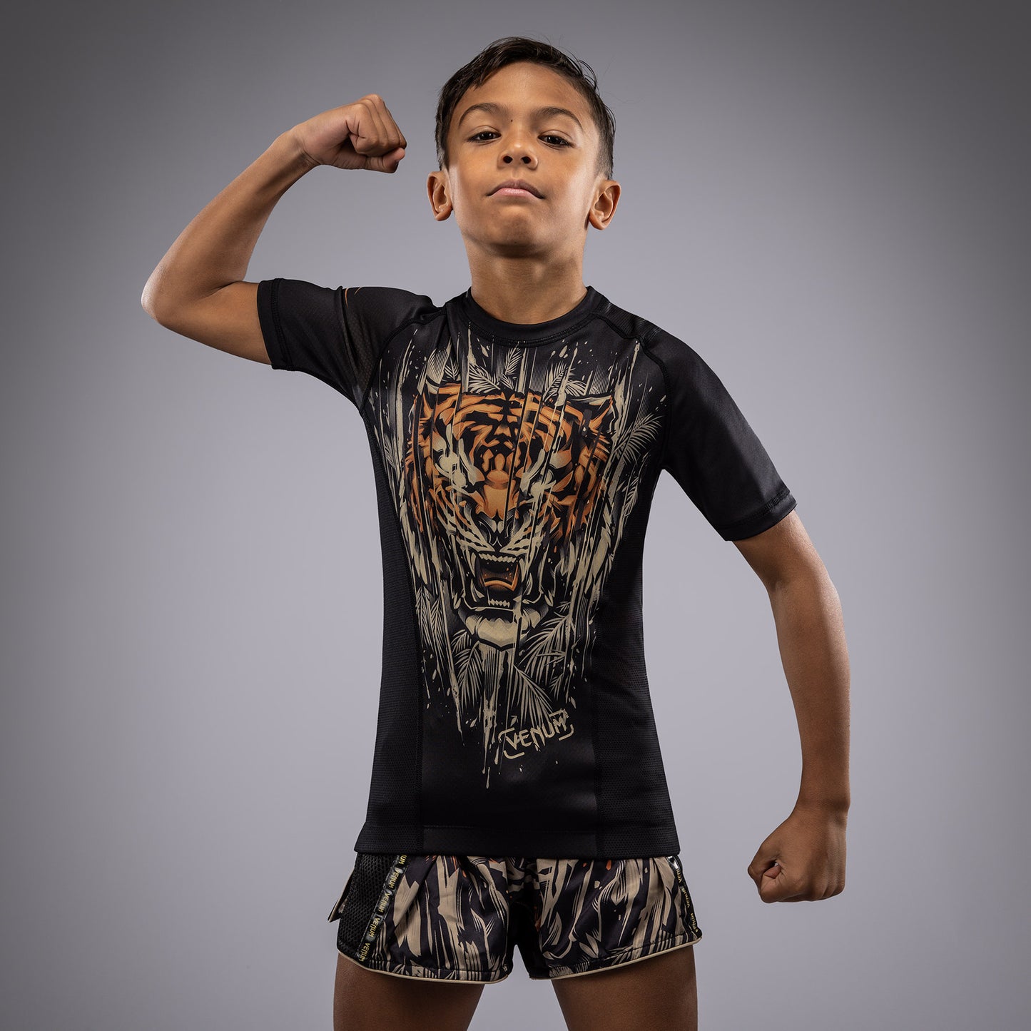 Venum Tiger 키즈용 반팔 래쉬가드 – 블랙/네온 오렌지